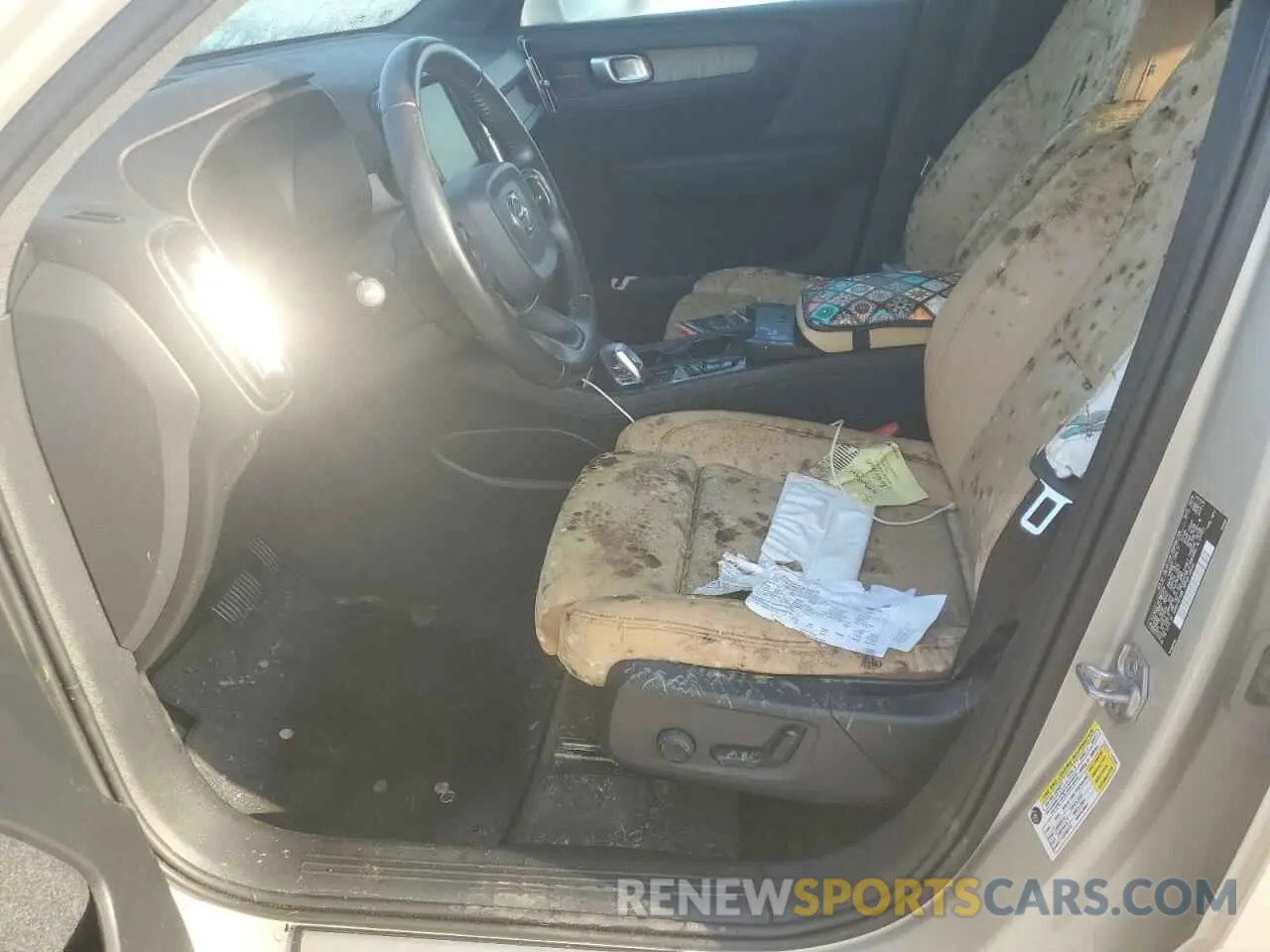 7 Photograph of a damaged car YV4162ULXK2087378 VOLVO XC40 2019