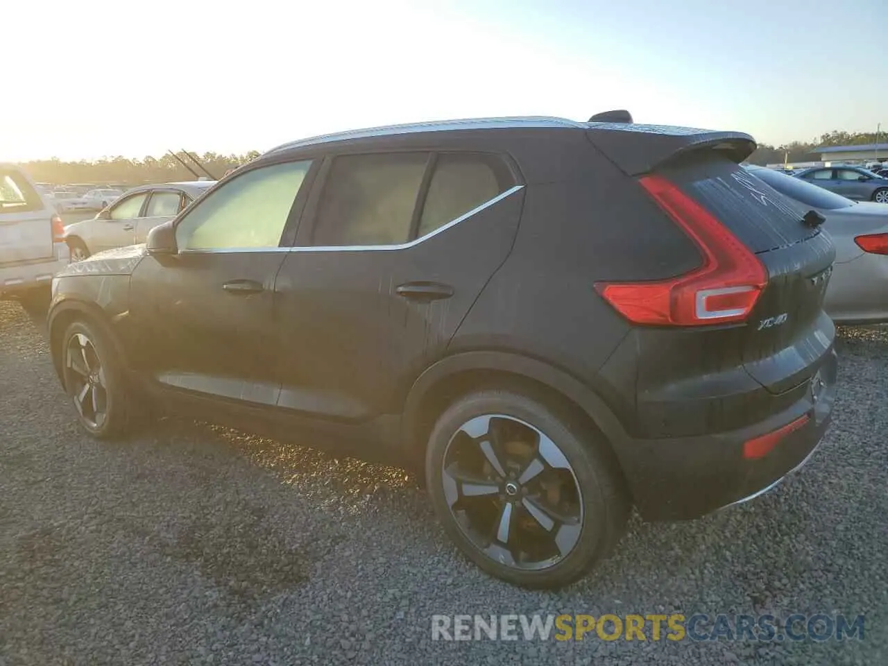 2 Photograph of a damaged car YV4162ULXK2113574 VOLVO XC40 2019