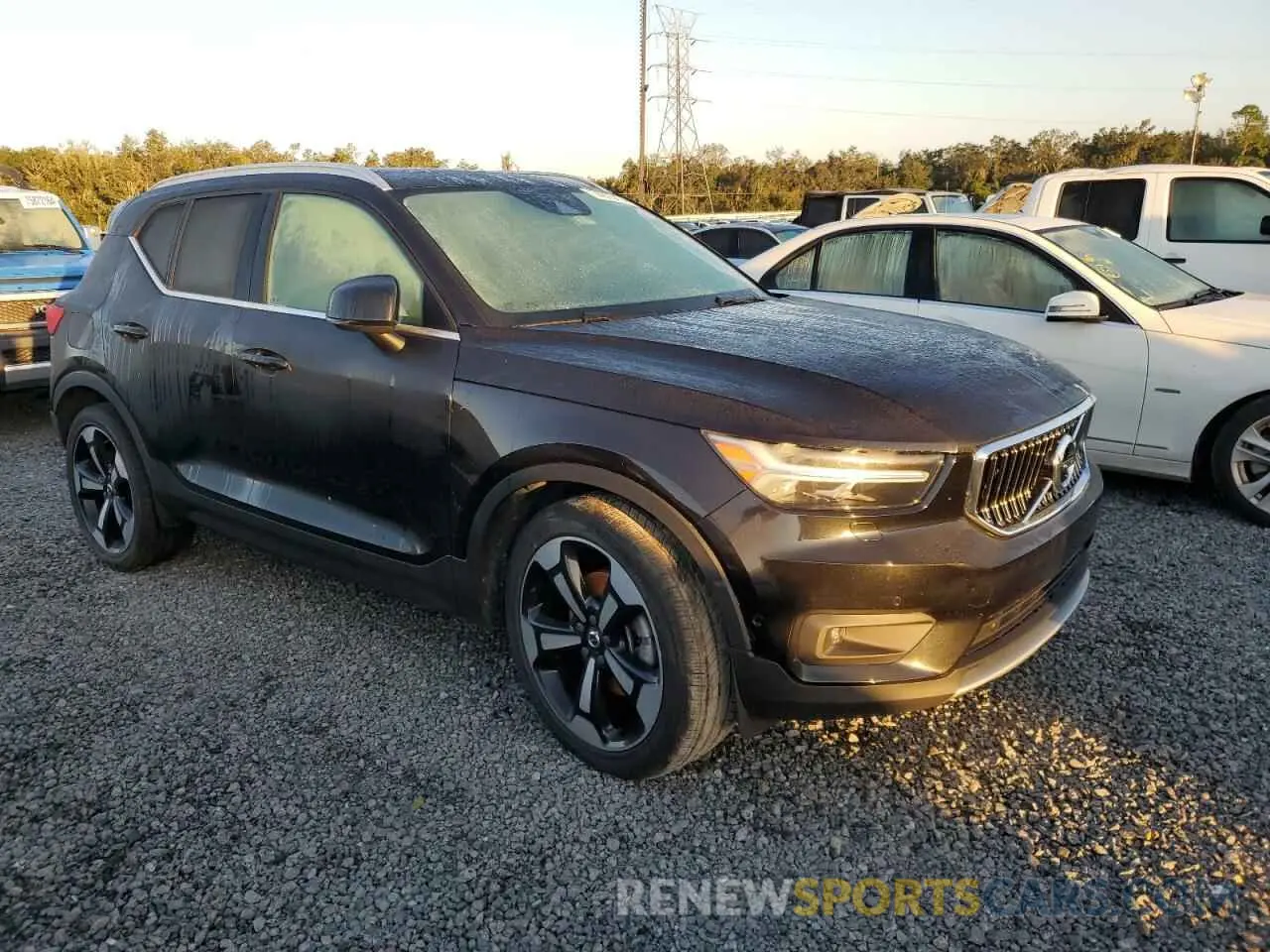 4 Photograph of a damaged car YV4162ULXK2113574 VOLVO XC40 2019