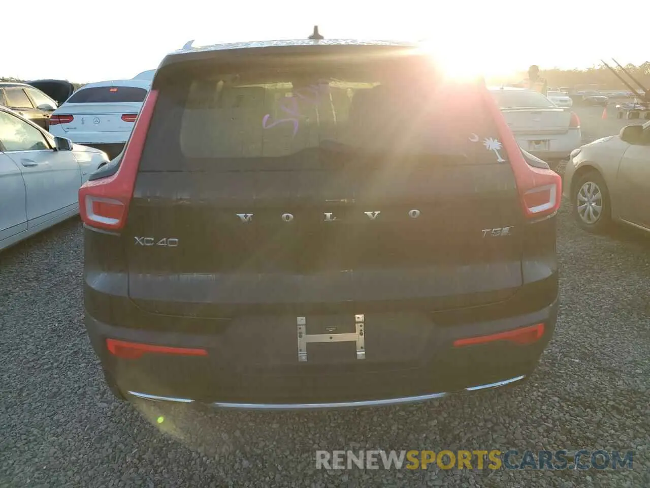 6 Photograph of a damaged car YV4162ULXK2113574 VOLVO XC40 2019