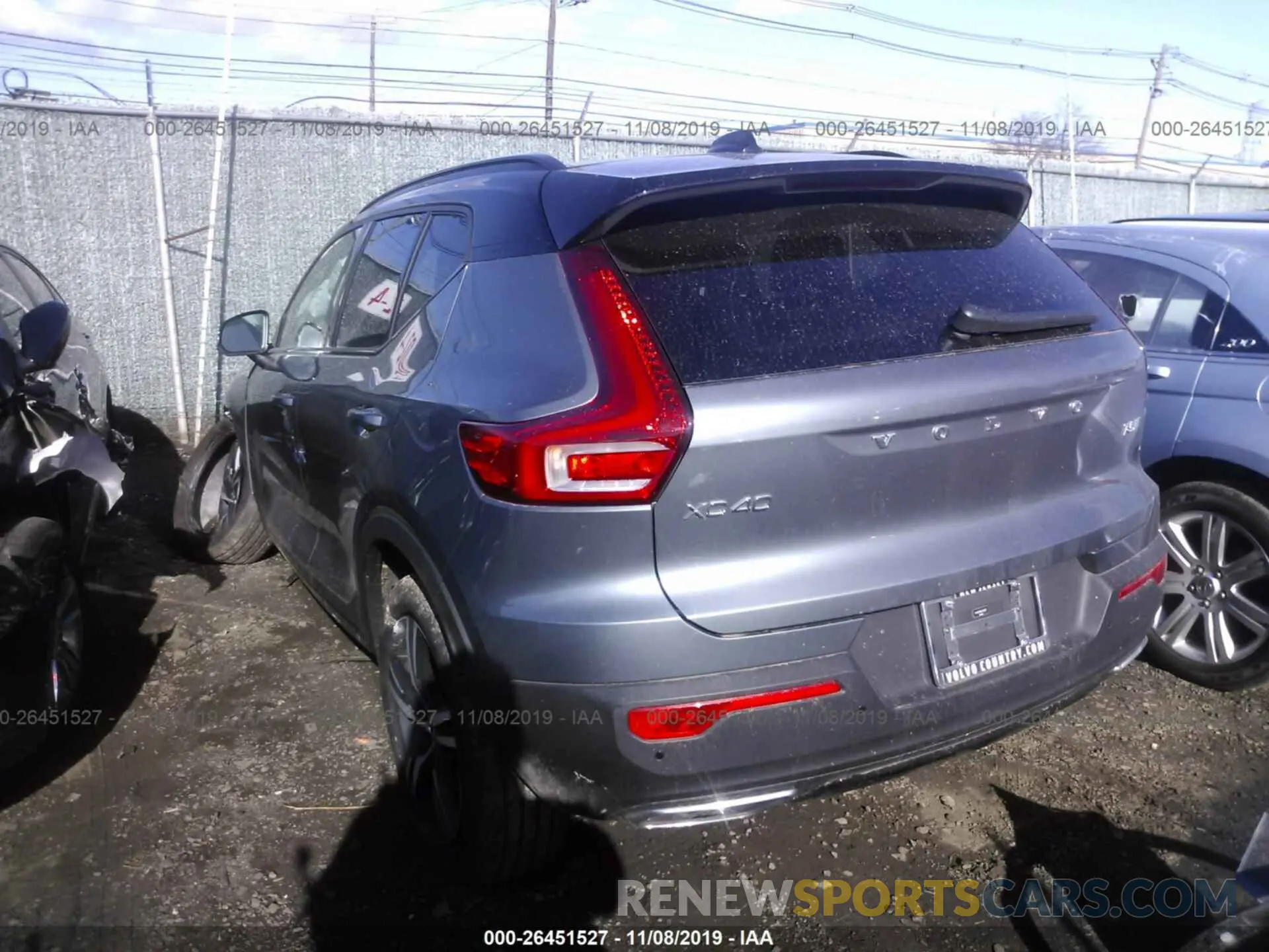 3 Photograph of a damaged car YV4162UM3K2133027 VOLVO XC40 2019
