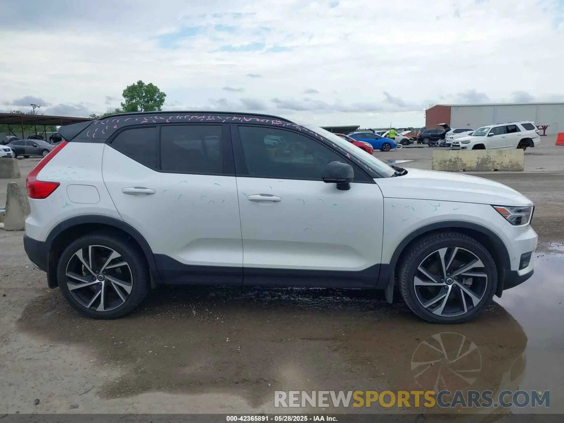13 Фотография поврежденного автомобиля YV4162UM6K2085605 VOLVO XC40 2019