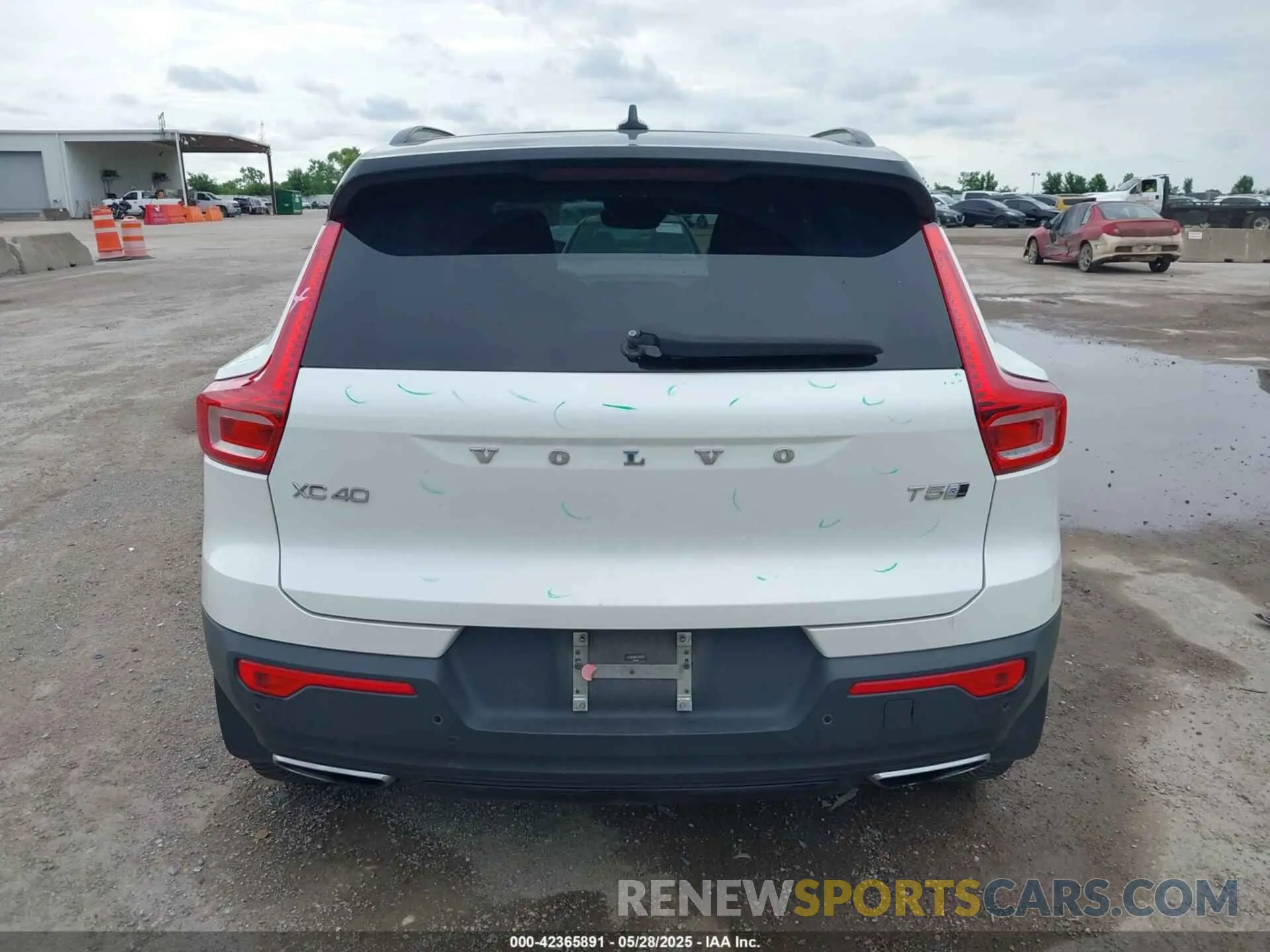 16 Фотография поврежденного автомобиля YV4162UM6K2085605 VOLVO XC40 2019