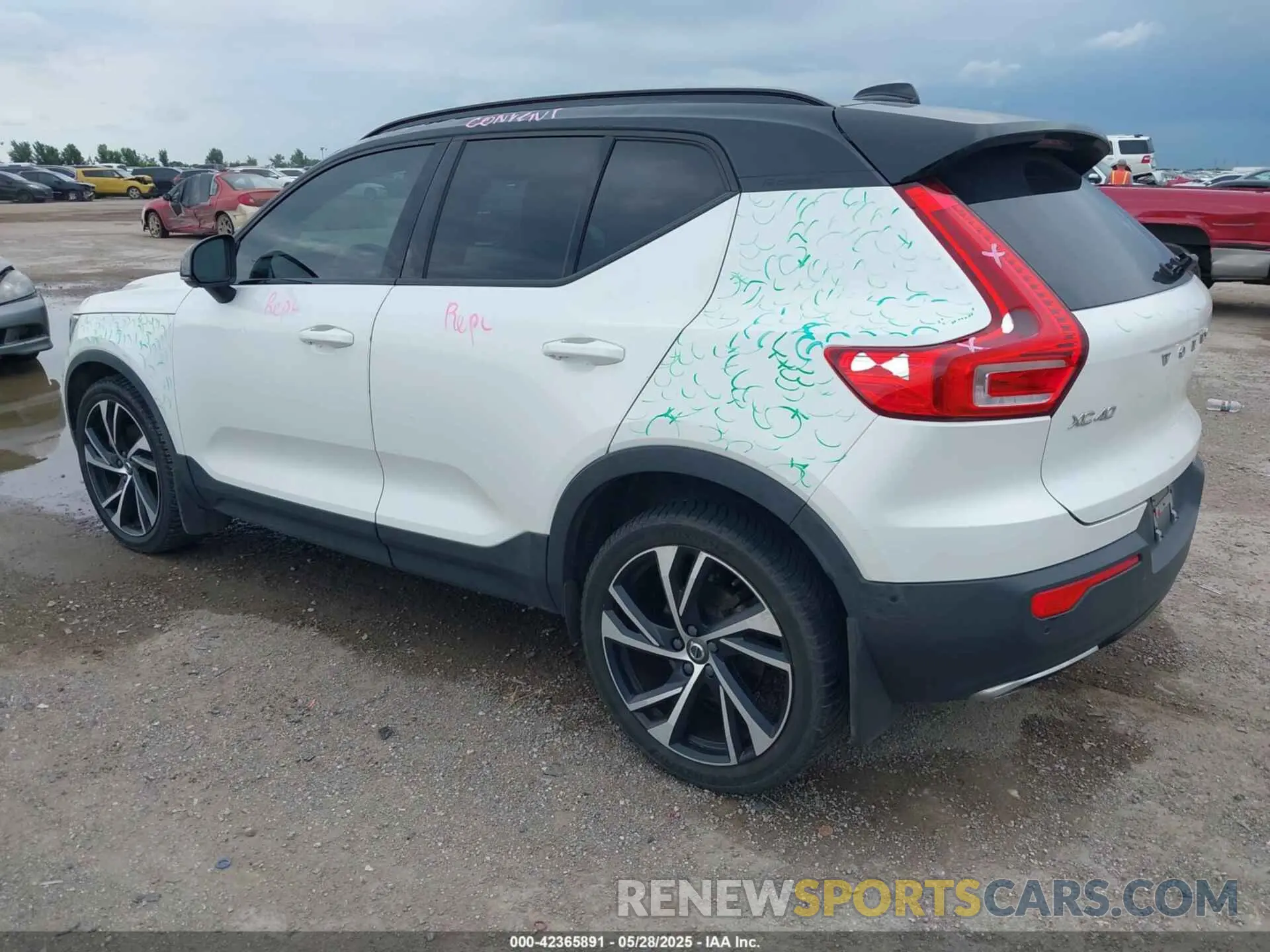 3 Фотография поврежденного автомобиля YV4162UM6K2085605 VOLVO XC40 2019