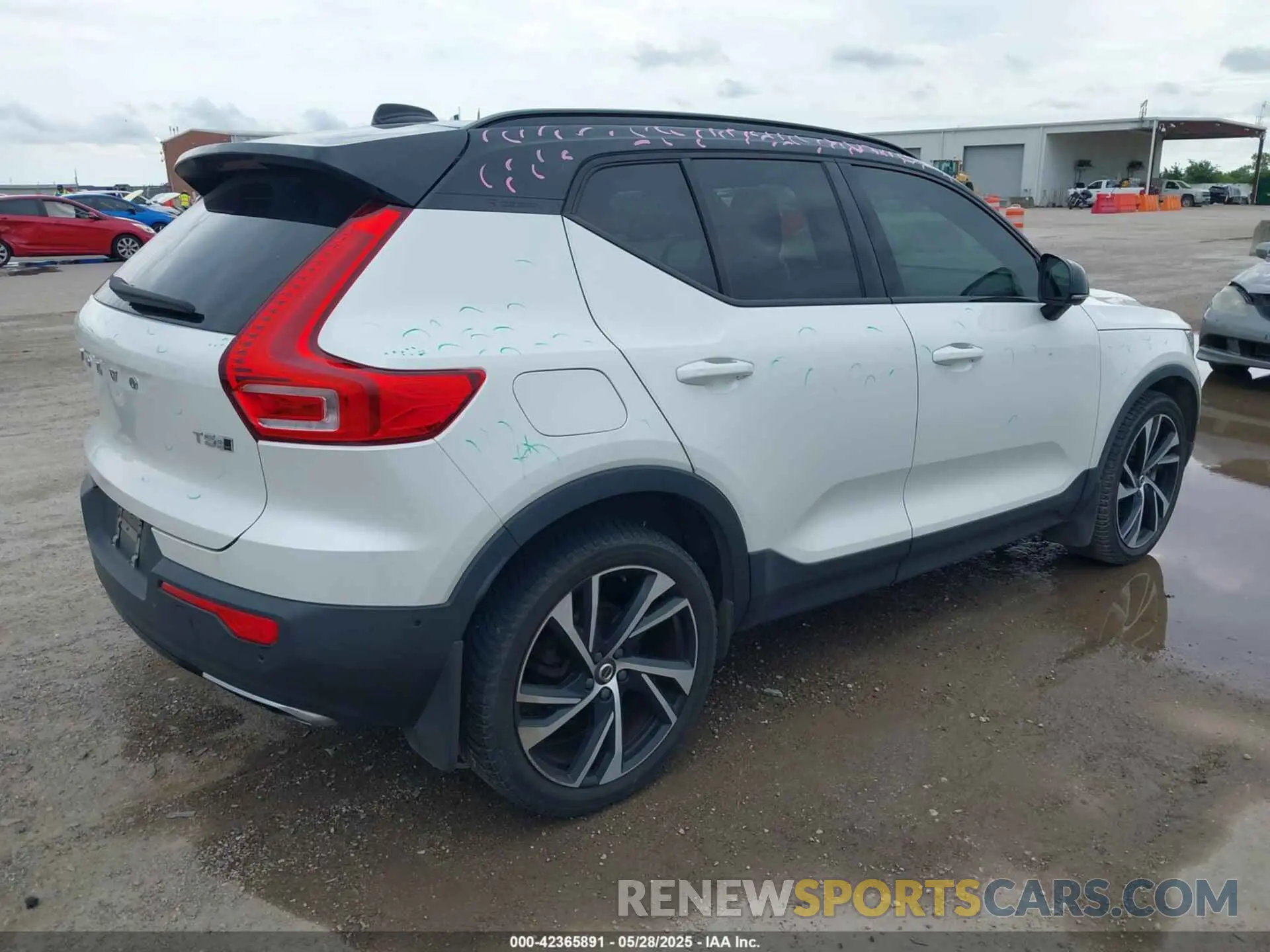 4 Фотография поврежденного автомобиля YV4162UM6K2085605 VOLVO XC40 2019