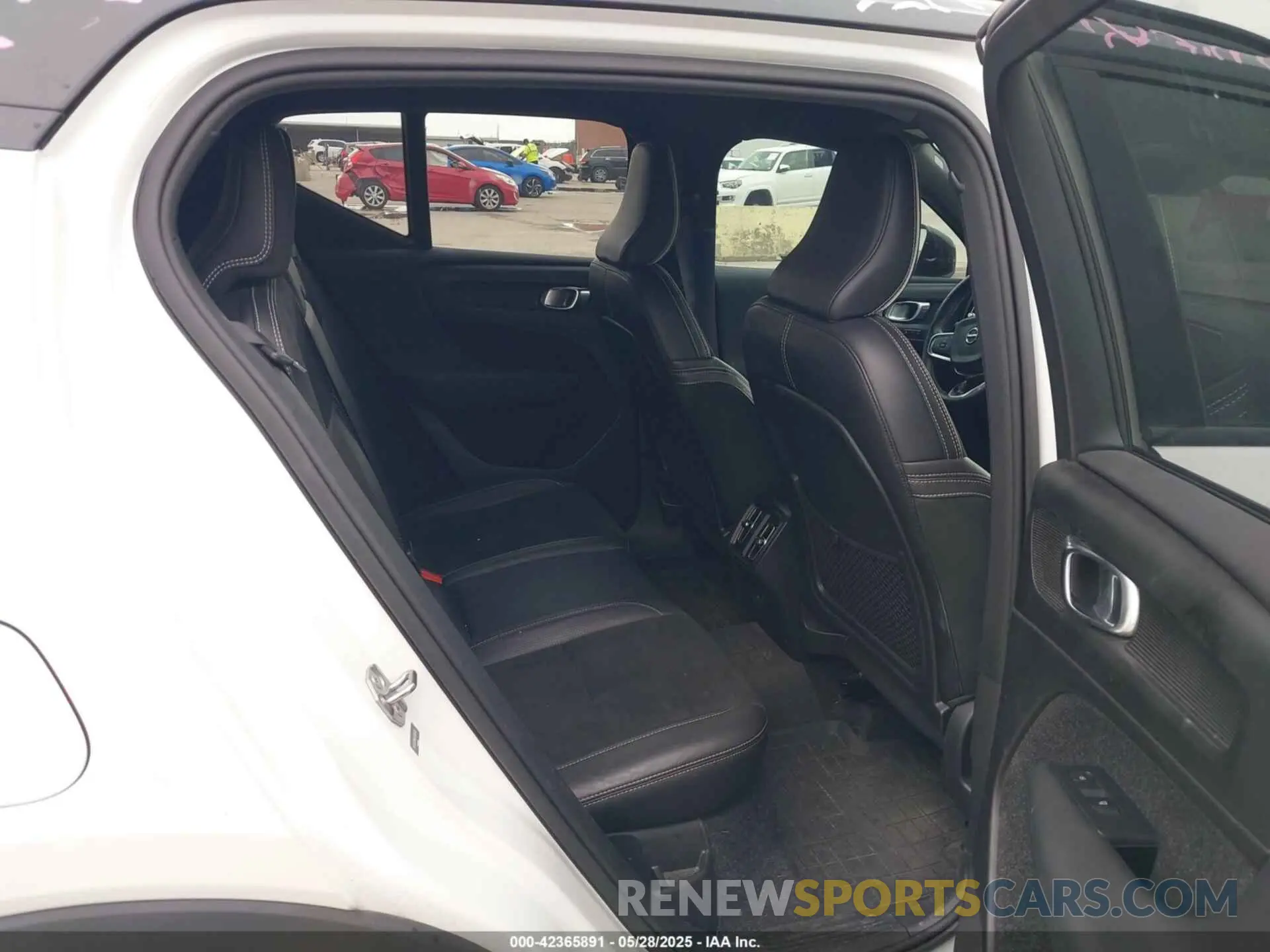 8 Фотография поврежденного автомобиля YV4162UM6K2085605 VOLVO XC40 2019