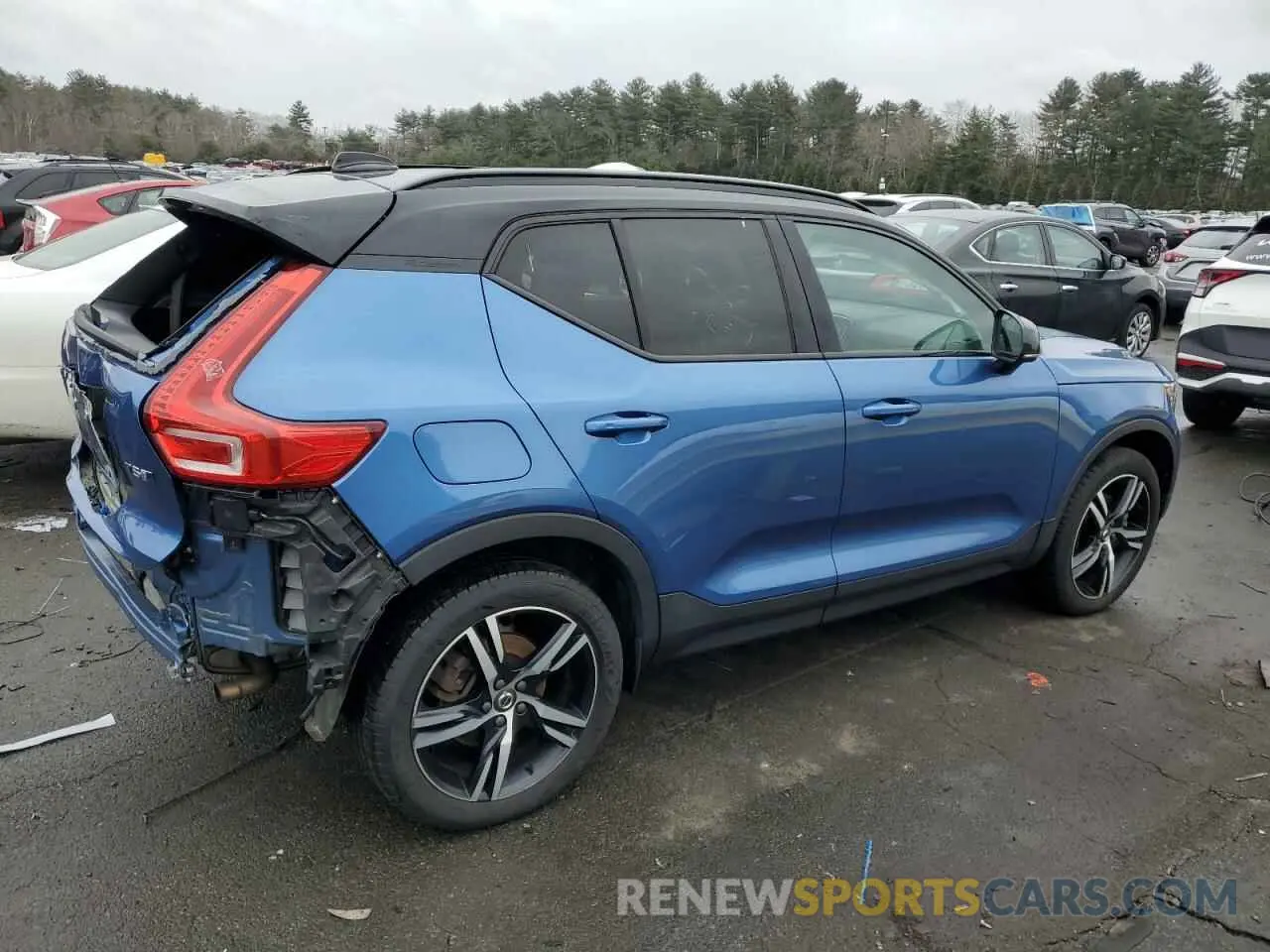 3 Photograph of a damaged car YV4162UM6K2114715 VOLVO XC40 2019
