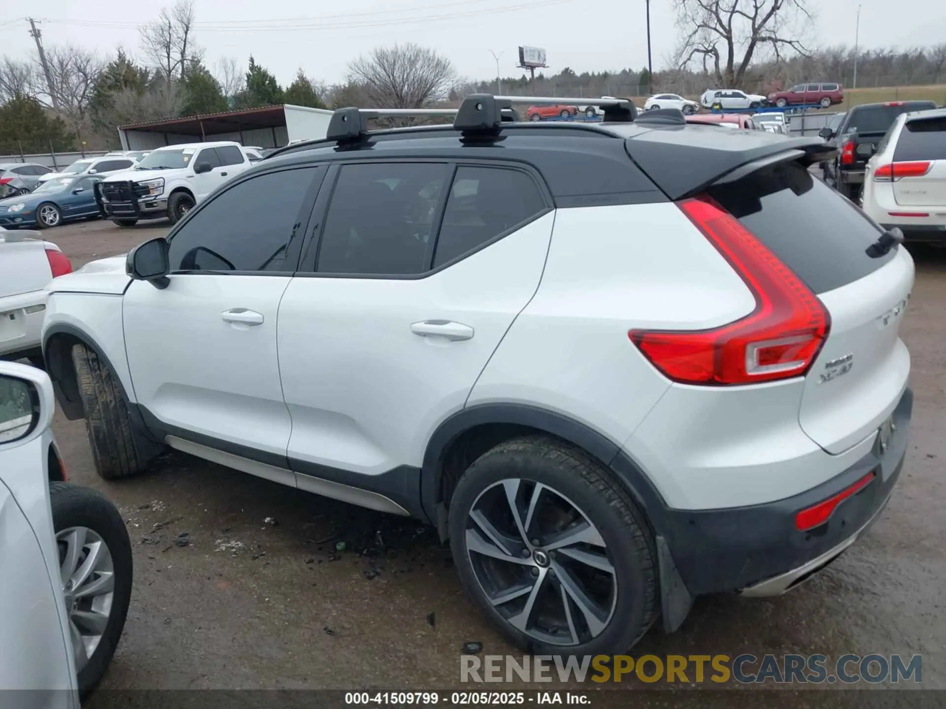 13 Фотография поврежденного автомобиля YV4162UM6K2123298 VOLVO XC40 2019