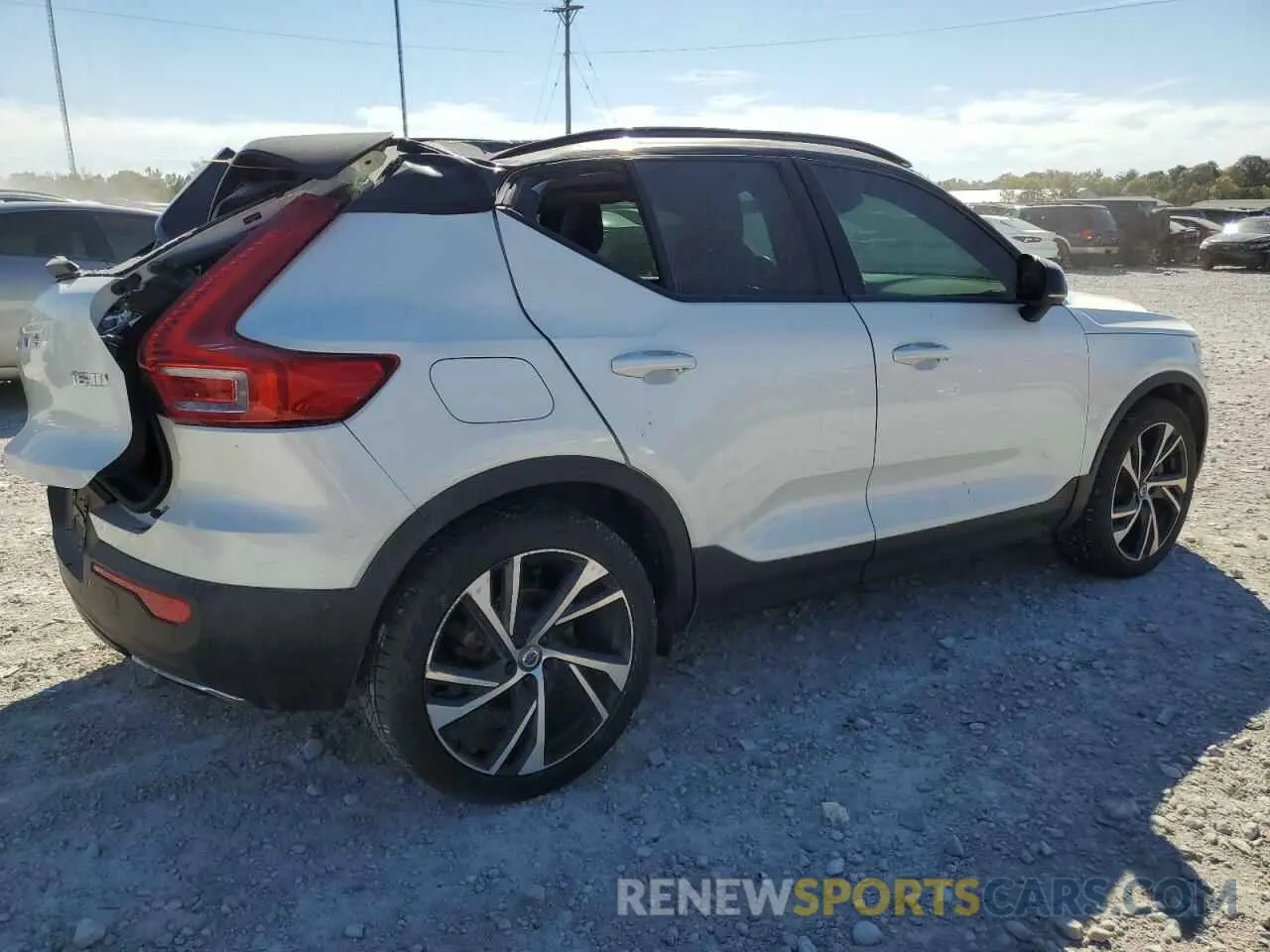 3 Photograph of a damaged car YV4162UM8K2104266 VOLVO XC40 2019