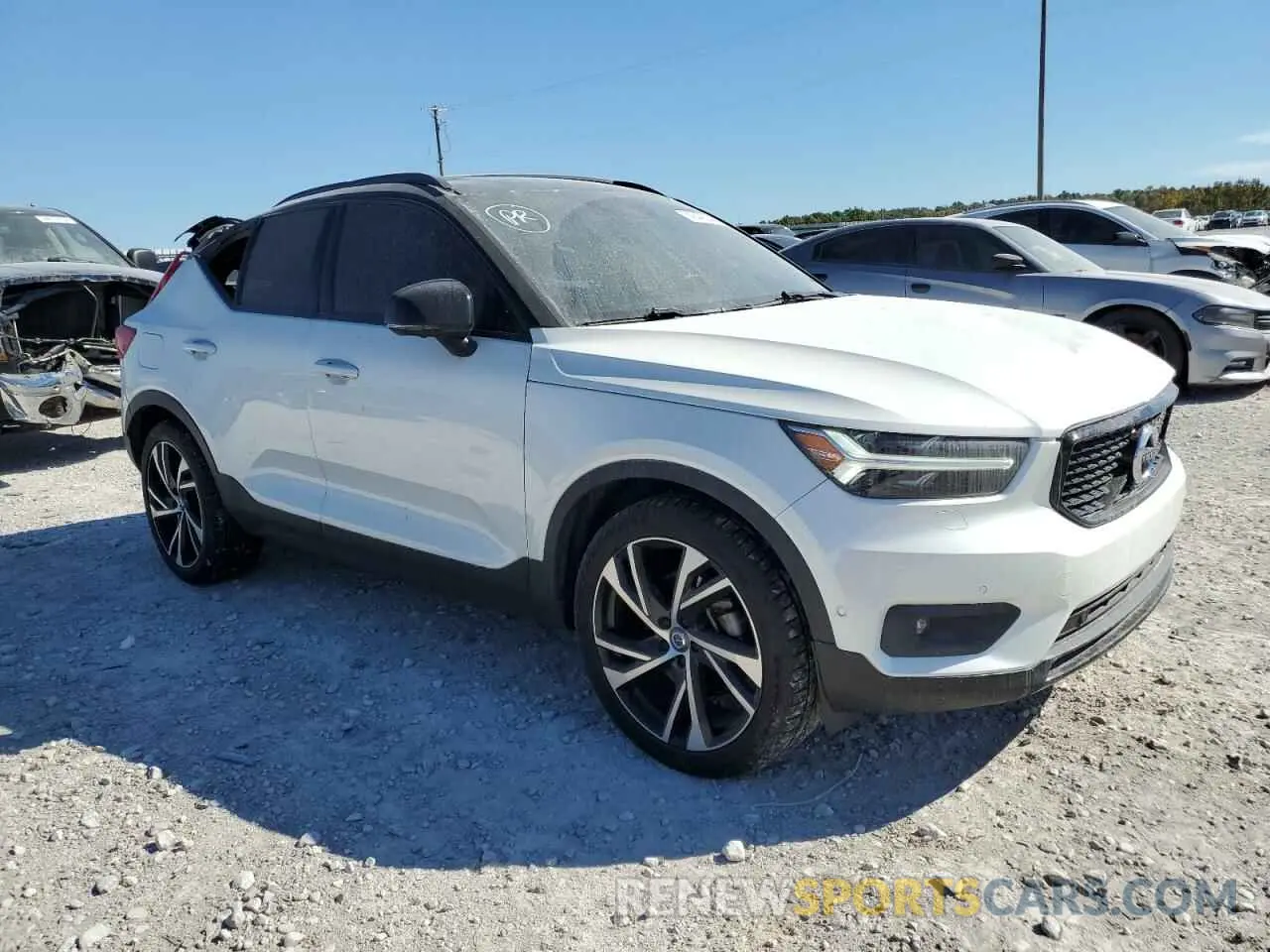 4 Photograph of a damaged car YV4162UM8K2104266 VOLVO XC40 2019