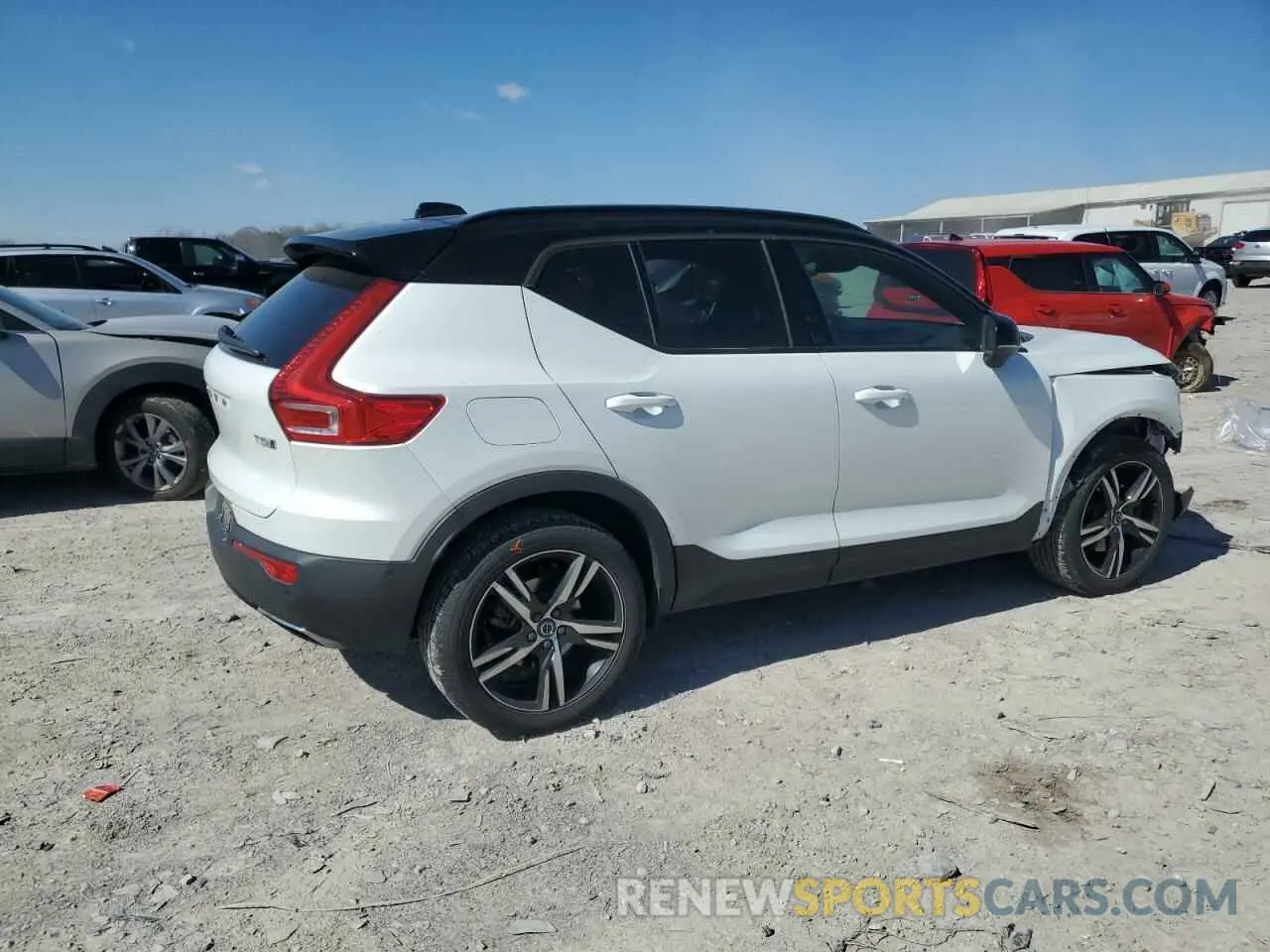 3 Photograph of a damaged car YV4162UM9K2079488 VOLVO XC40 2019