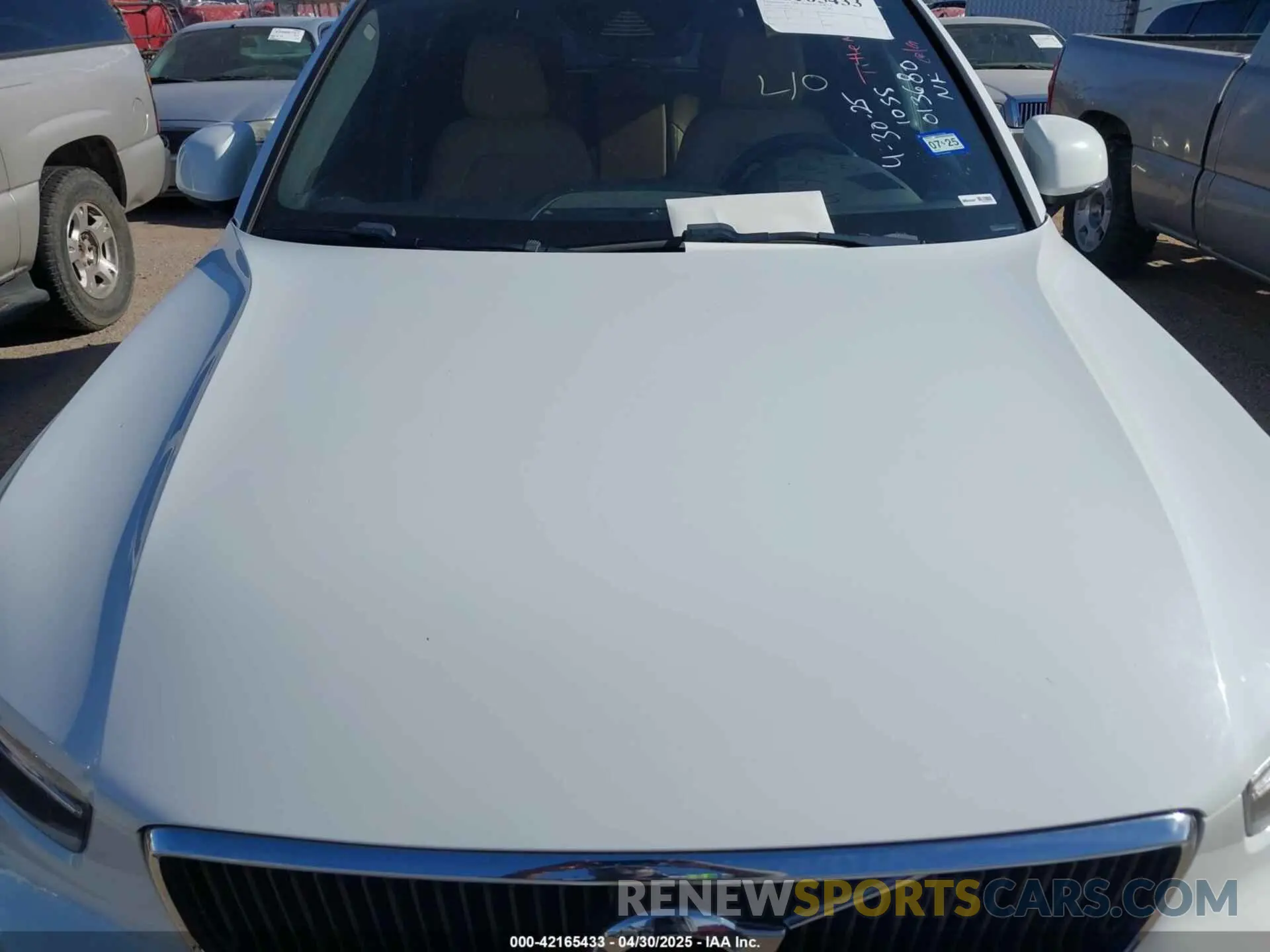 10 Фотография поврежденного автомобиля YV4162XZ2K2013680 VOLVO XC40 2019