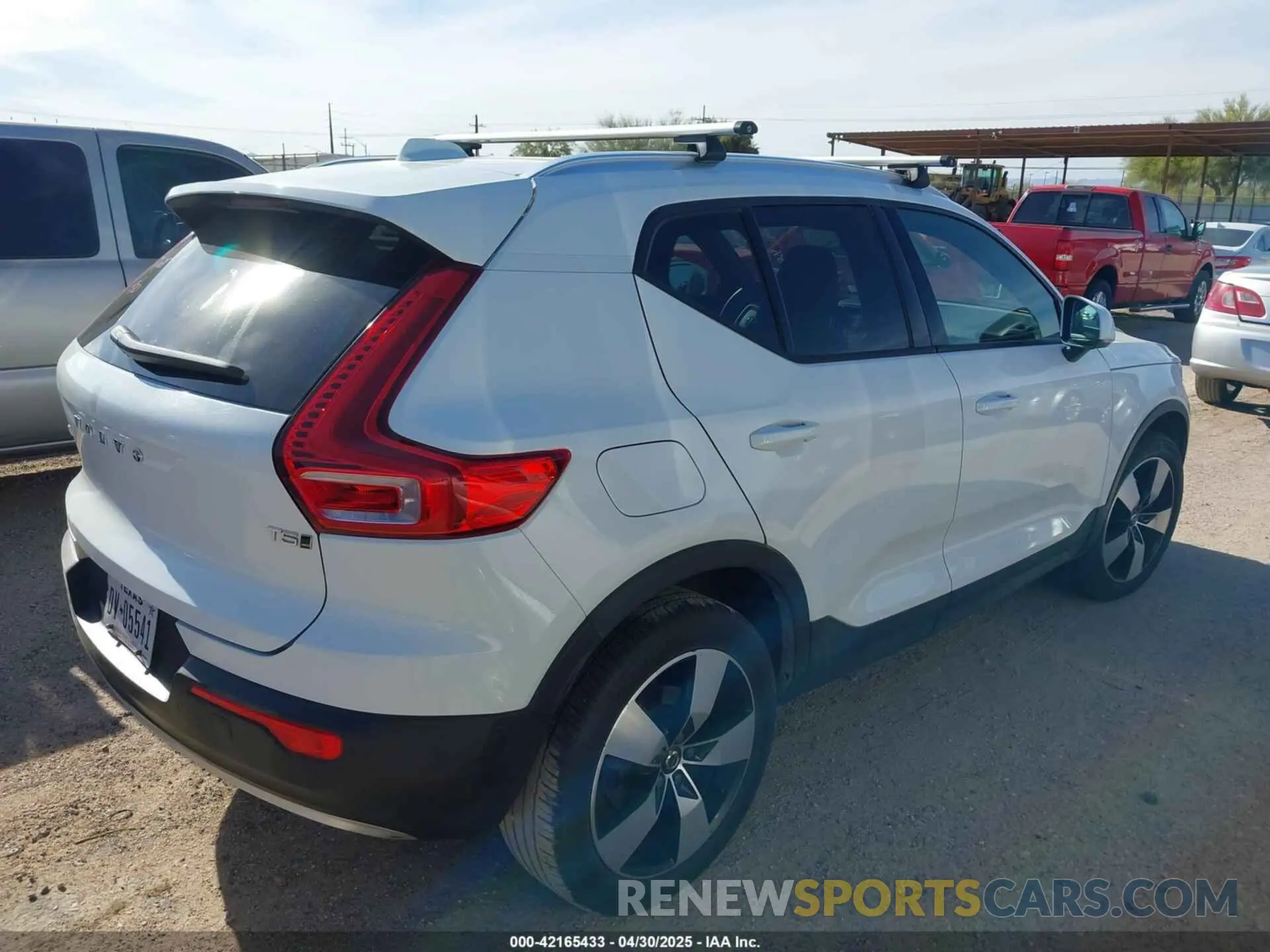 4 Фотография поврежденного автомобиля YV4162XZ2K2013680 VOLVO XC40 2019