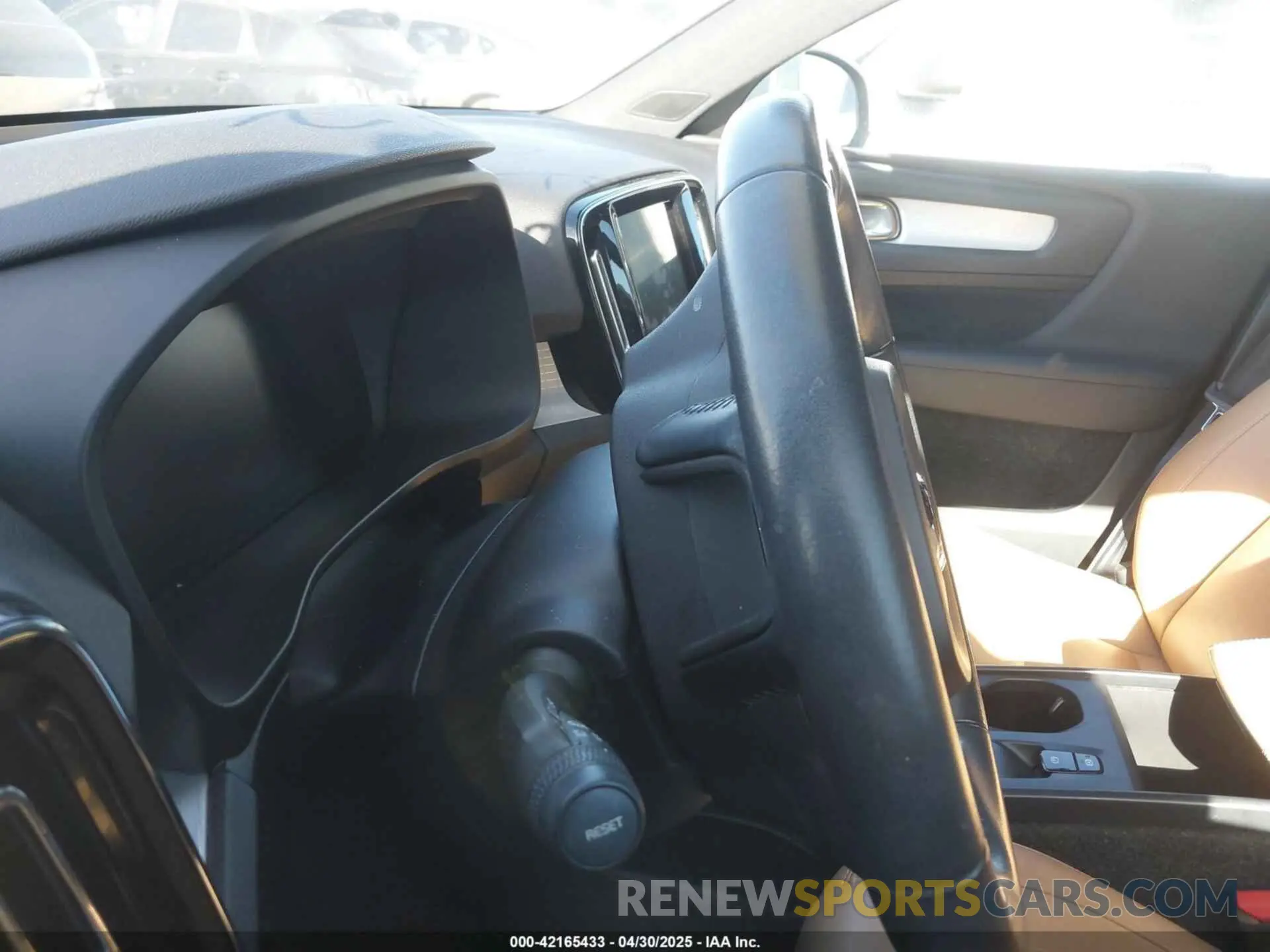 7 Фотография поврежденного автомобиля YV4162XZ2K2013680 VOLVO XC40 2019