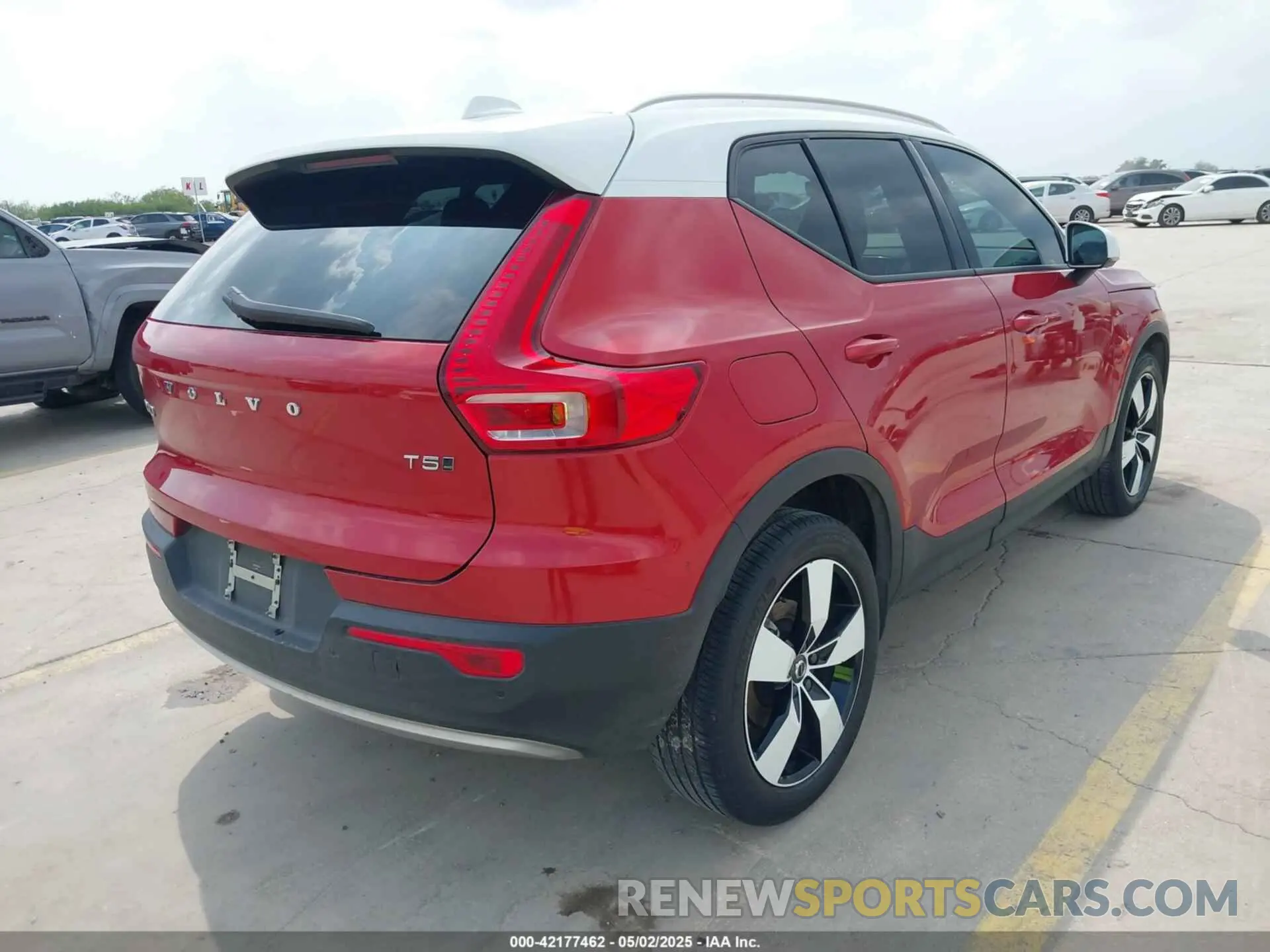 4 Photograph of a damaged car YV4162XZ8K2004854 VOLVO XC40 2019