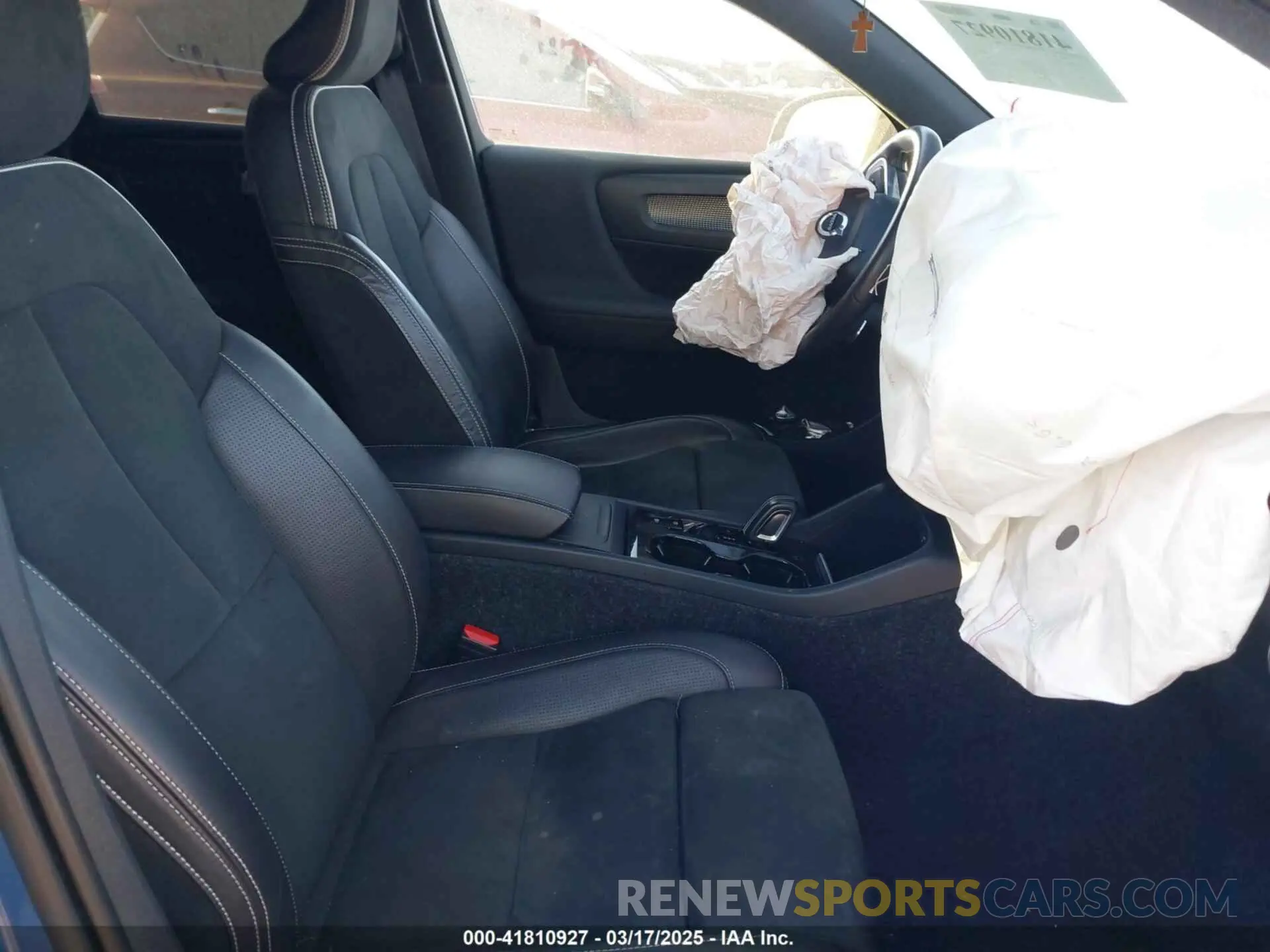 5 Photograph of a damaged car YV4AC2HM1K2105875 VOLVO XC40 2019