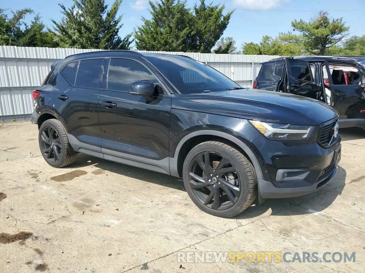 4 Photograph of a damaged car YV4AC2HM5K2045504 VOLVO XC40 2019