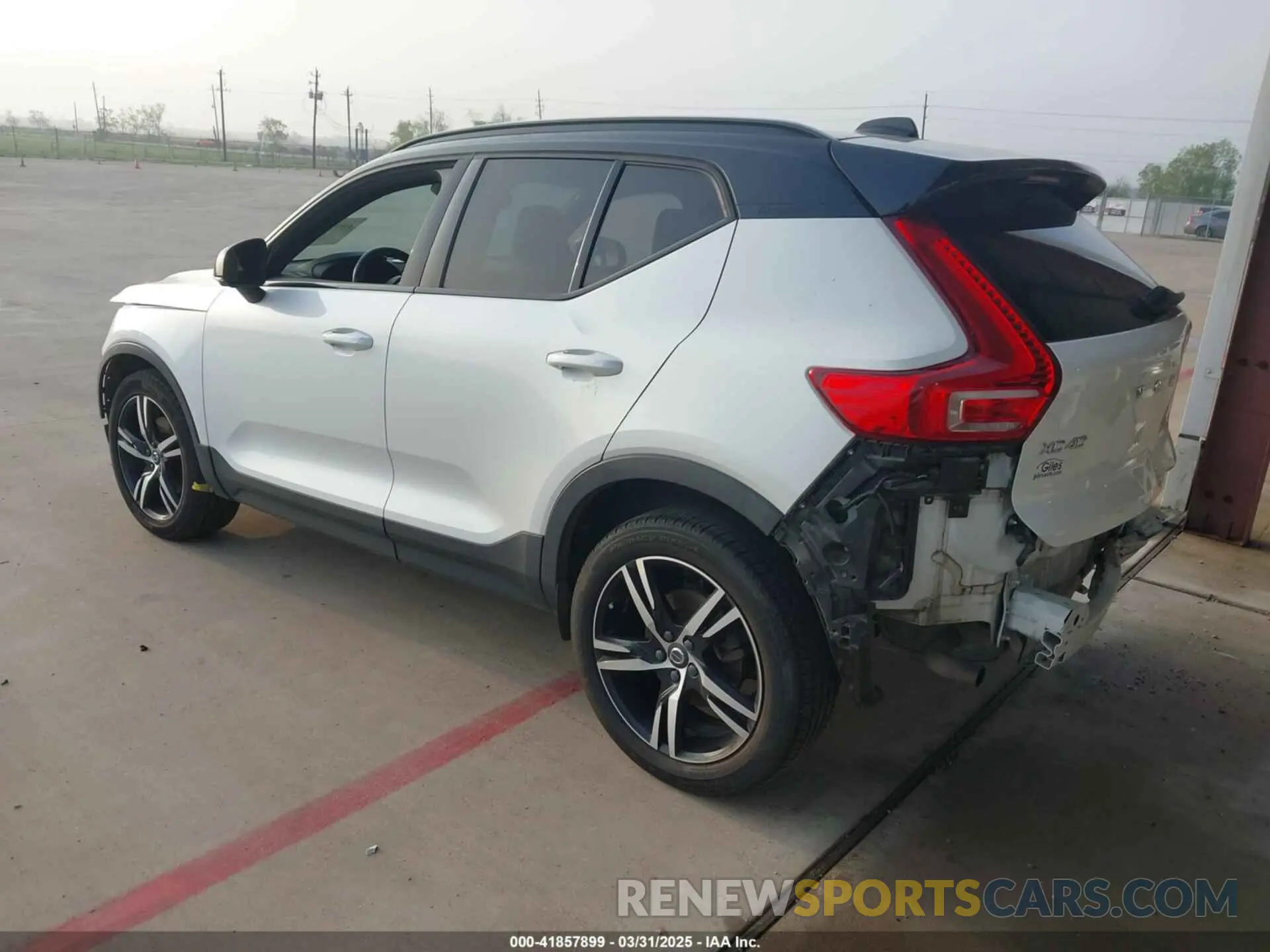 3 Photograph of a damaged car YV4AC2HM7K2149105 VOLVO XC40 2019