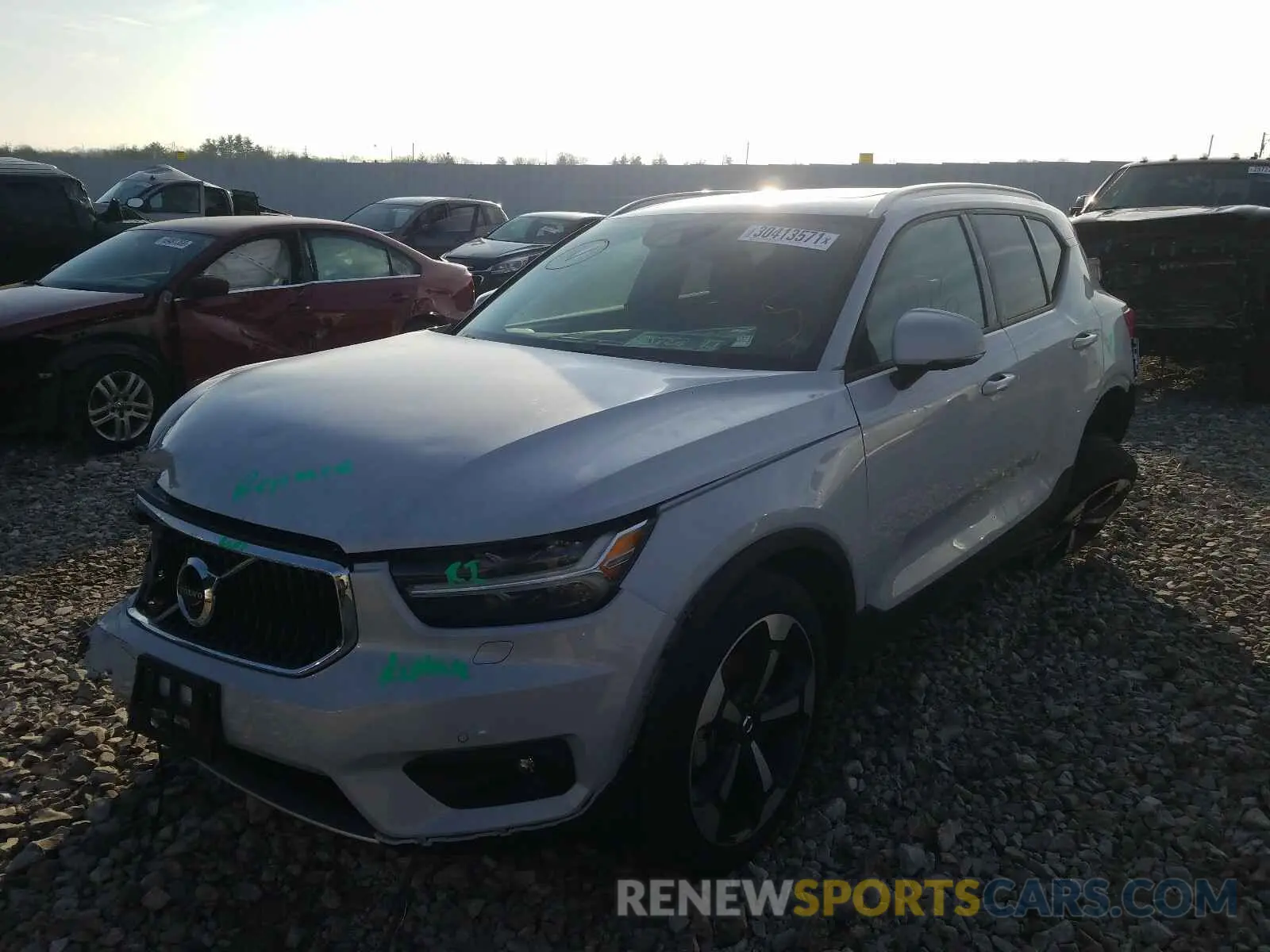 2 Photograph of a damaged car YV4162UK1L2315017 VOLVO XC40 2020