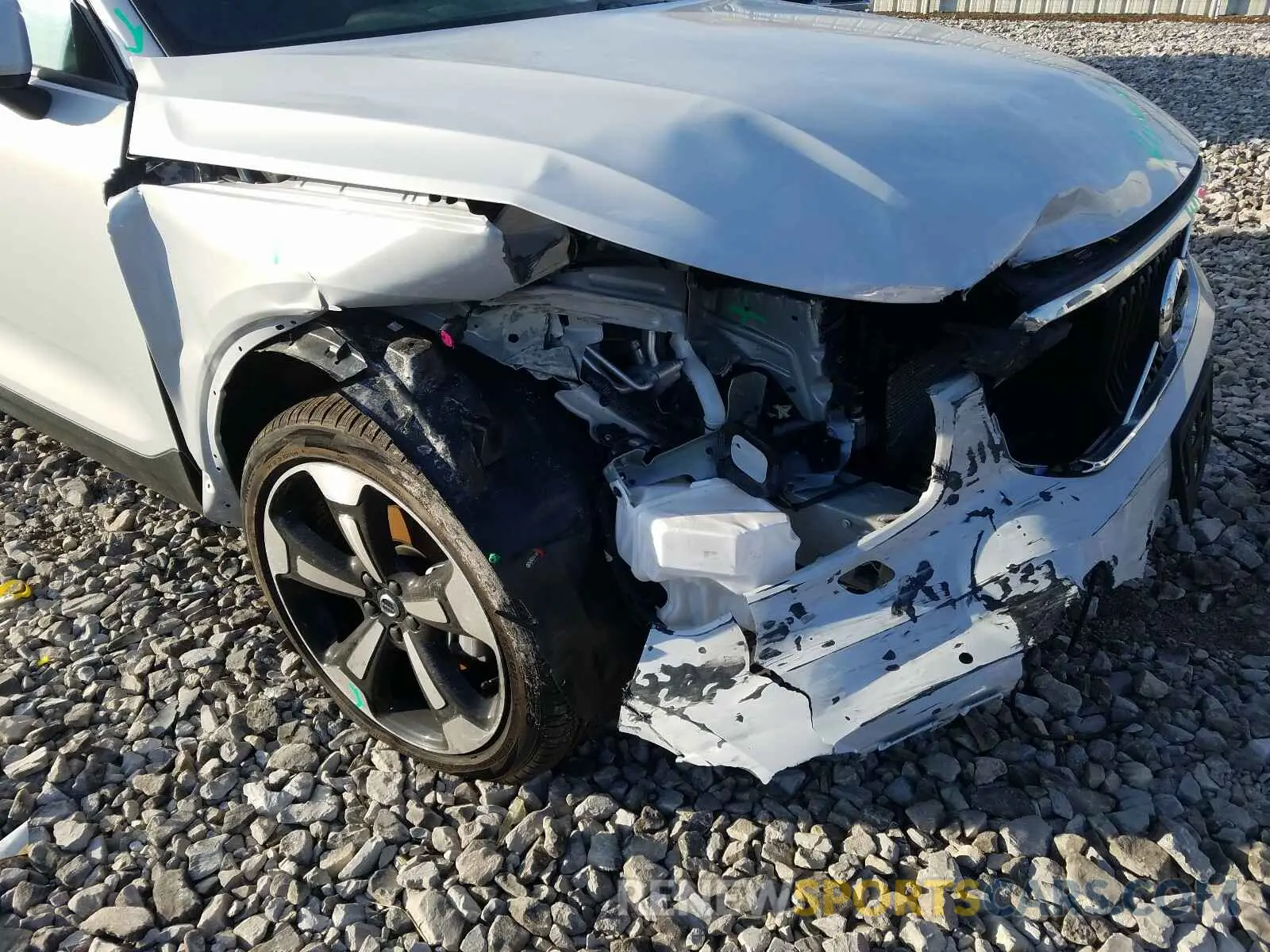 9 Photograph of a damaged car YV4162UK1L2315017 VOLVO XC40 2020