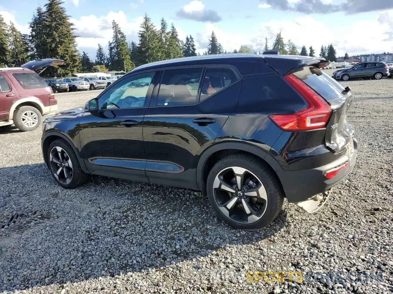 2 Photograph of a damaged car YV4162UK2L2262912 VOLVO XC40 2020