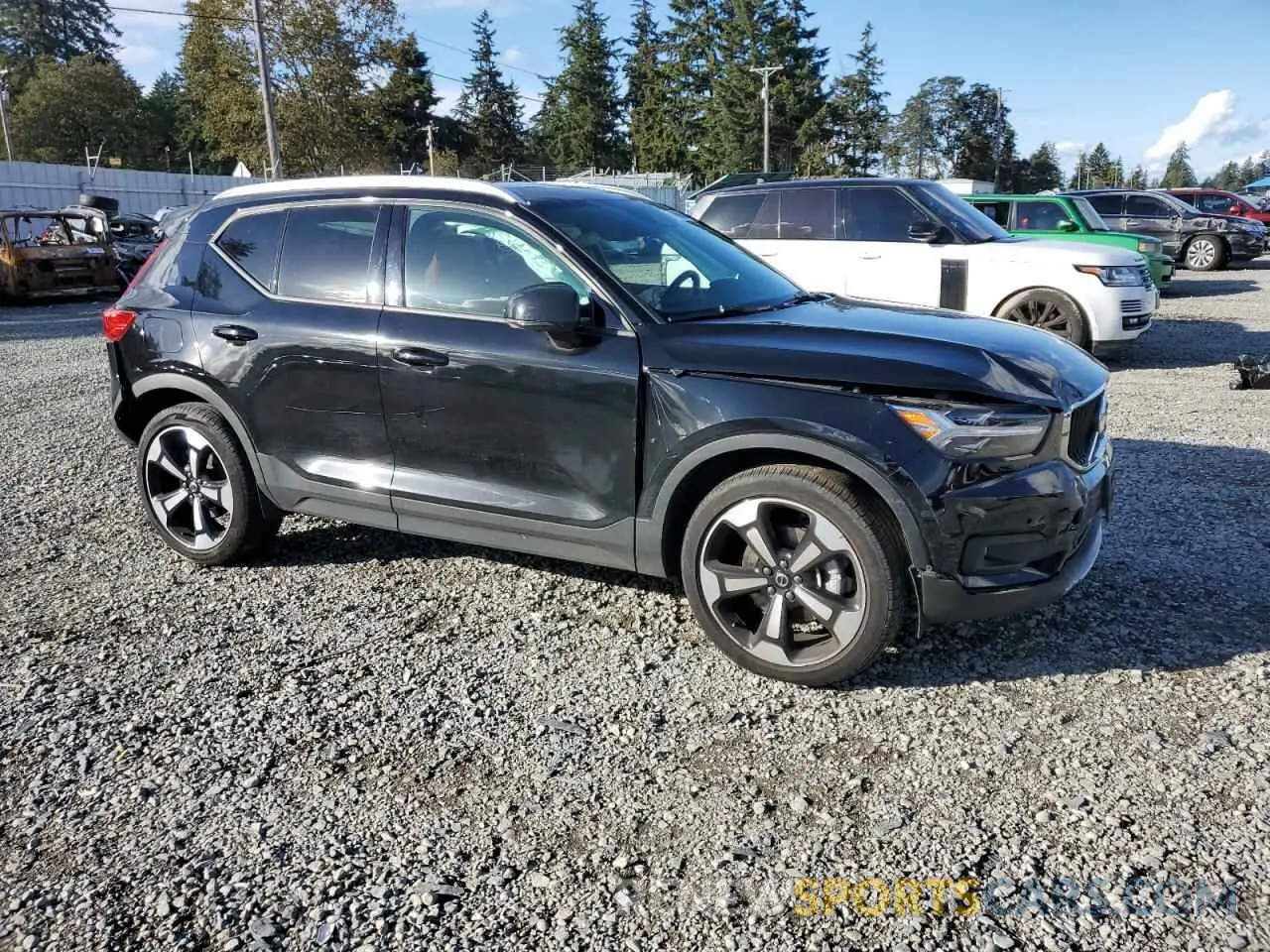 4 Photograph of a damaged car YV4162UK2L2262912 VOLVO XC40 2020