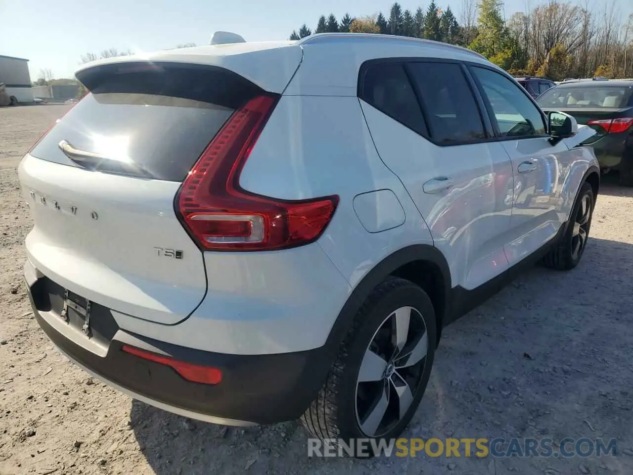 3 Photograph of a damaged car YV4162UK7L2270620 VOLVO XC40 2020