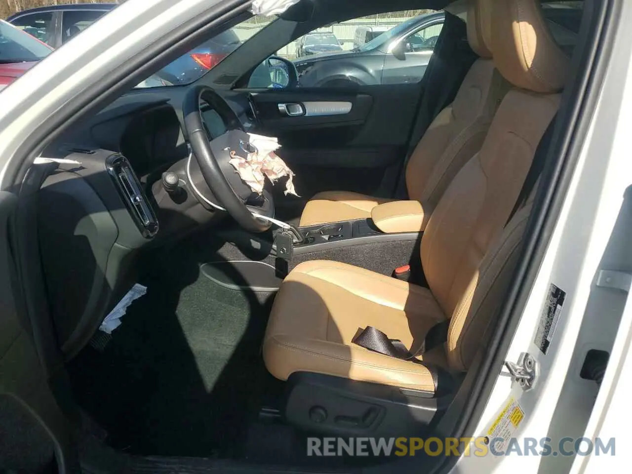 7 Photograph of a damaged car YV4162UK7L2270620 VOLVO XC40 2020