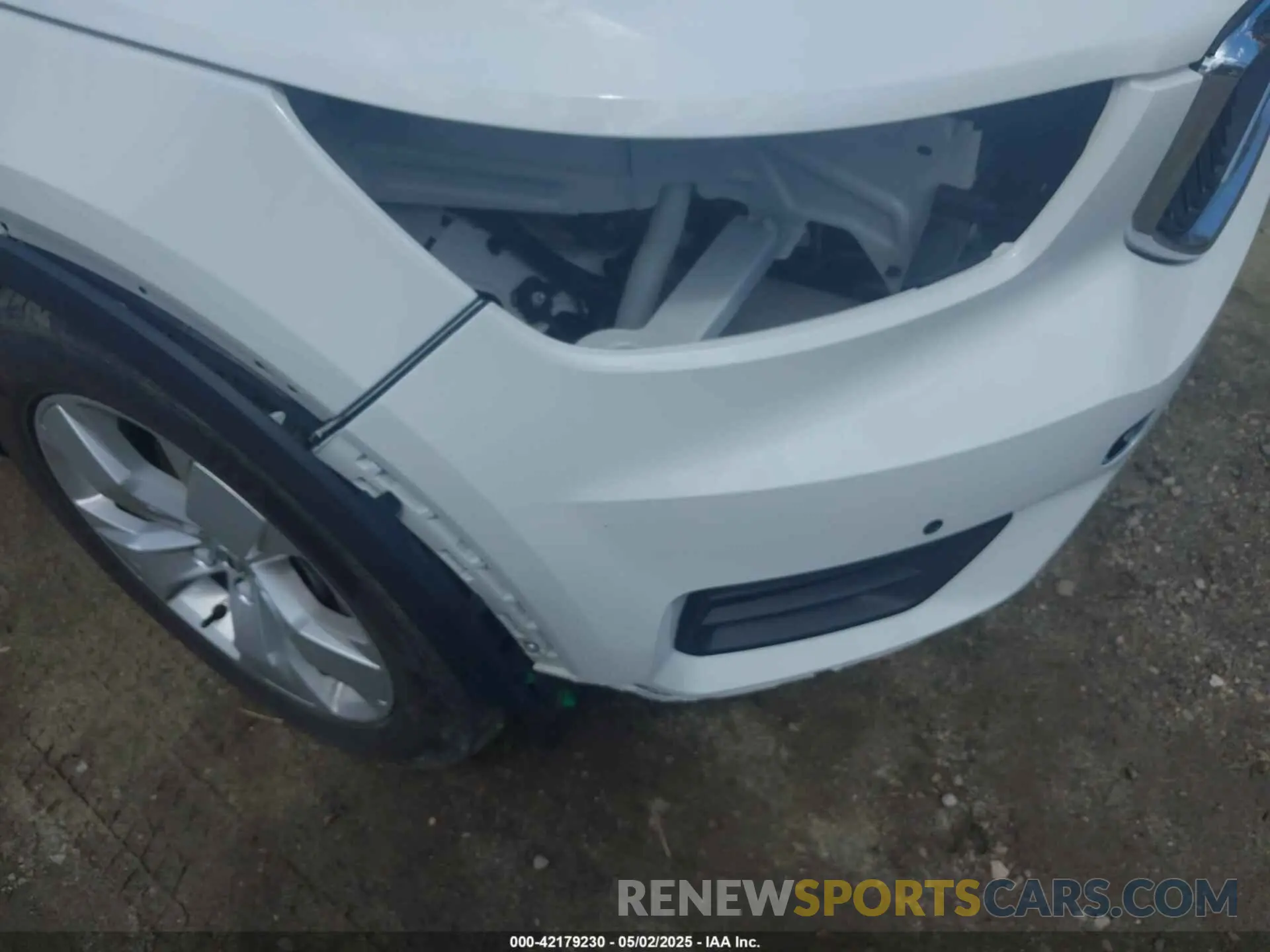 18 Photograph of a damaged car YV4162UK7L2336776 VOLVO XC40 2020