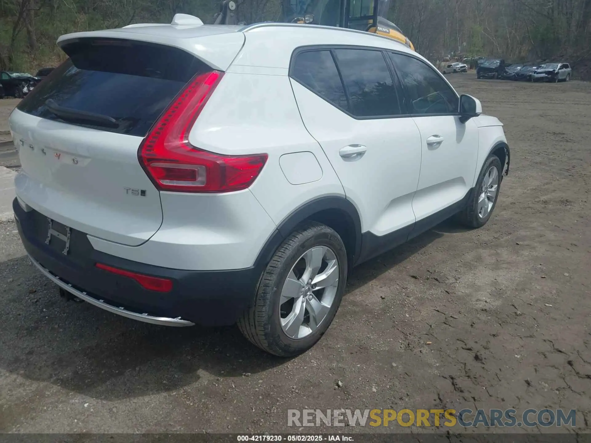 4 Photograph of a damaged car YV4162UK7L2336776 VOLVO XC40 2020