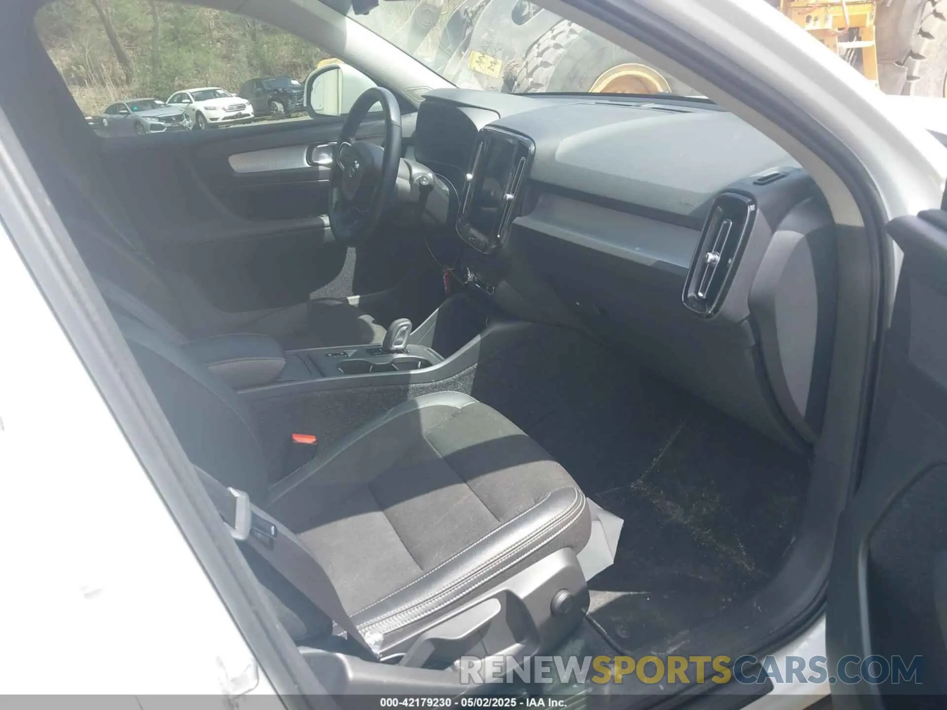 5 Photograph of a damaged car YV4162UK7L2336776 VOLVO XC40 2020