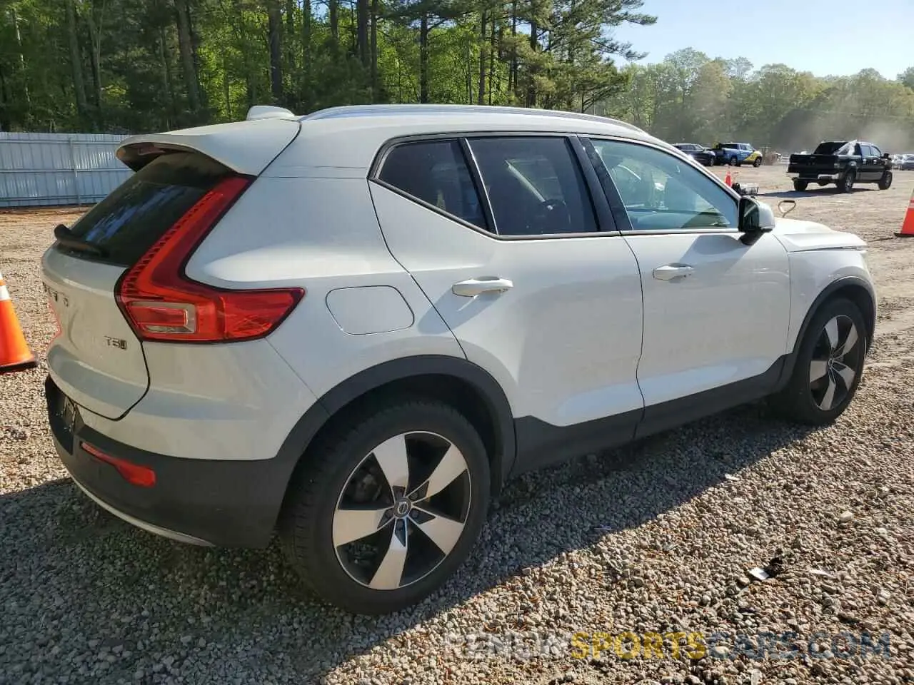 3 Photograph of a damaged car YV4162UK9L2333149 VOLVO XC40 2020