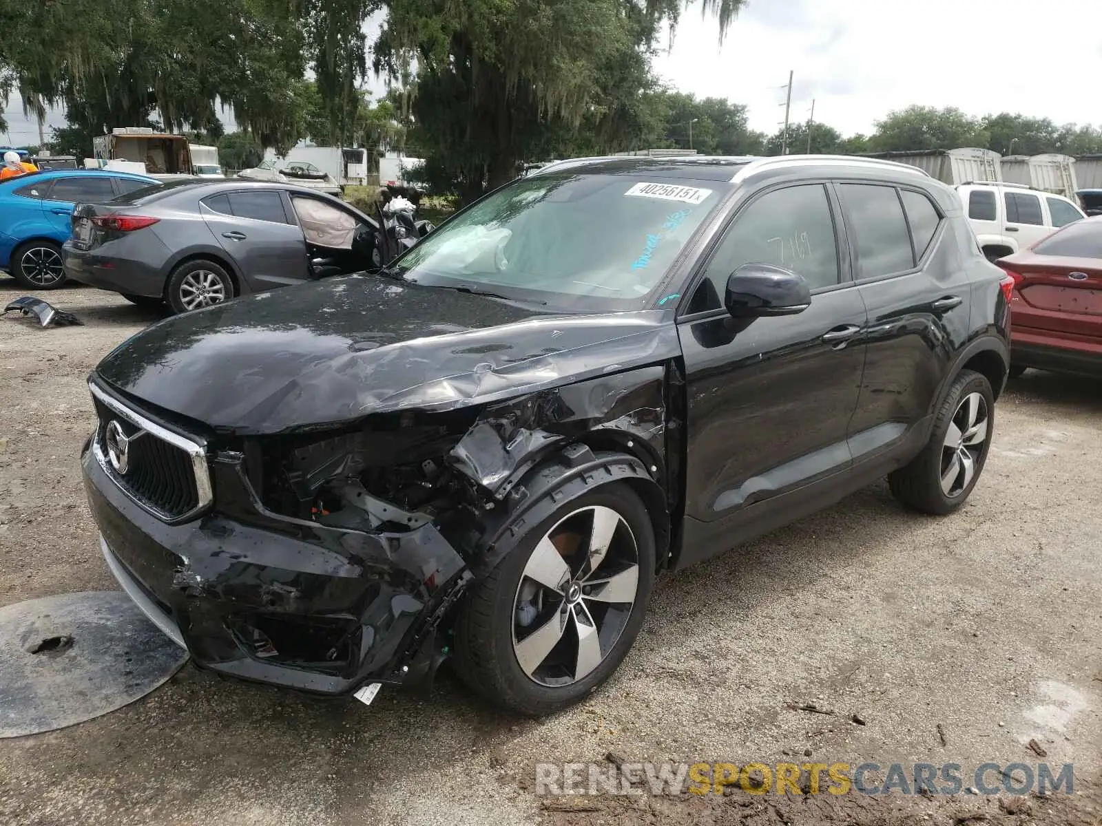 2 Photograph of a damaged car YV4162UKXL2200397 VOLVO XC40 2020