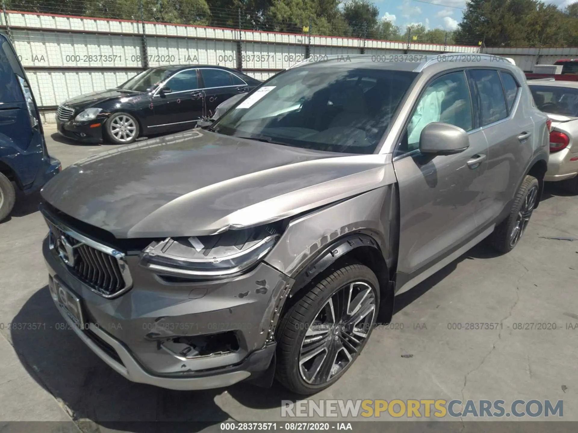 2 Photograph of a damaged car YV4162UL0L2324039 VOLVO XC40 2020