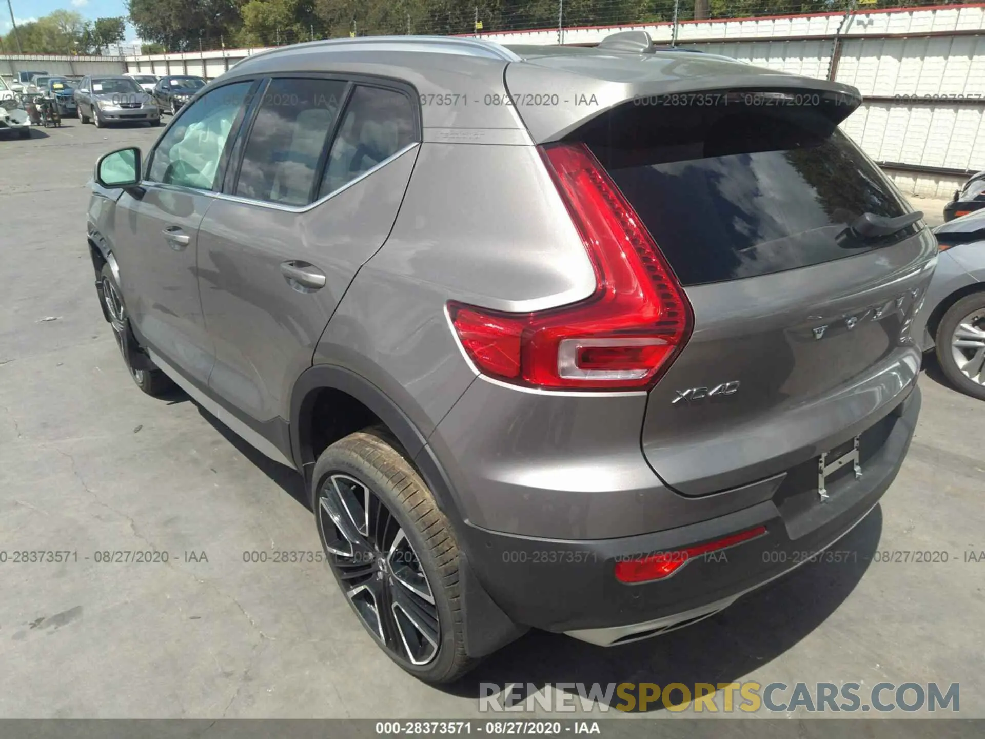 3 Photograph of a damaged car YV4162UL0L2324039 VOLVO XC40 2020