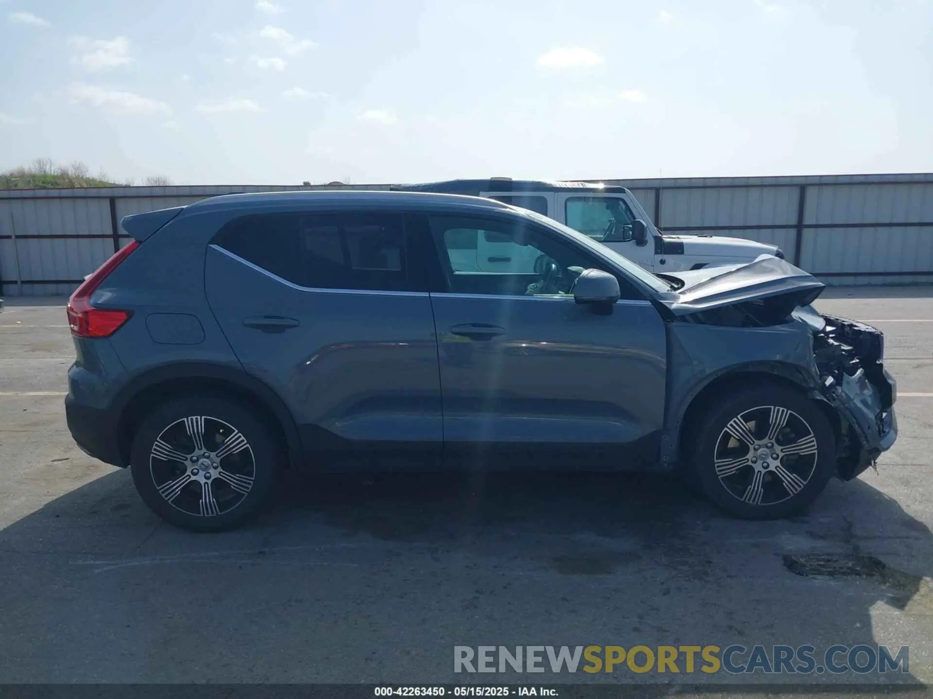 13 Фотография поврежденного автомобиля YV4162UL2L2306951 VOLVO XC40 2020