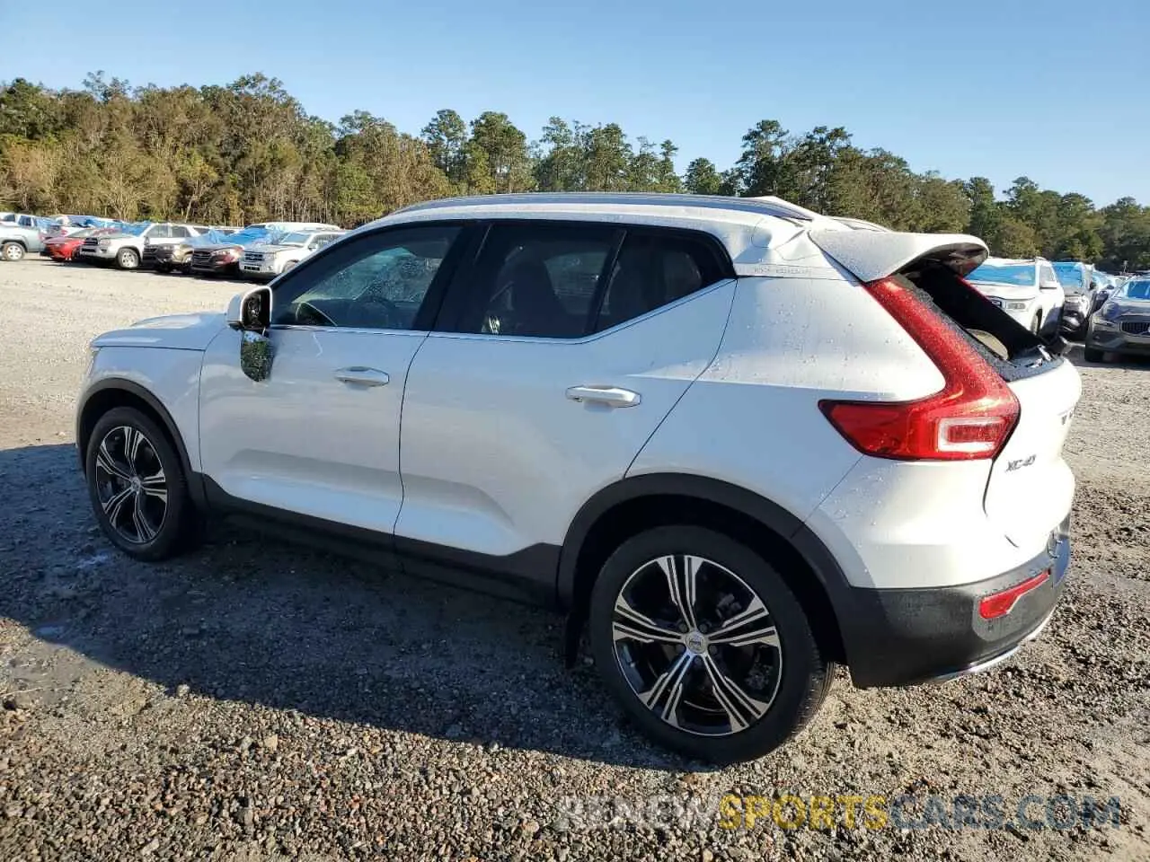 2 Photograph of a damaged car YV4162UL4L2296469 VOLVO XC40 2020