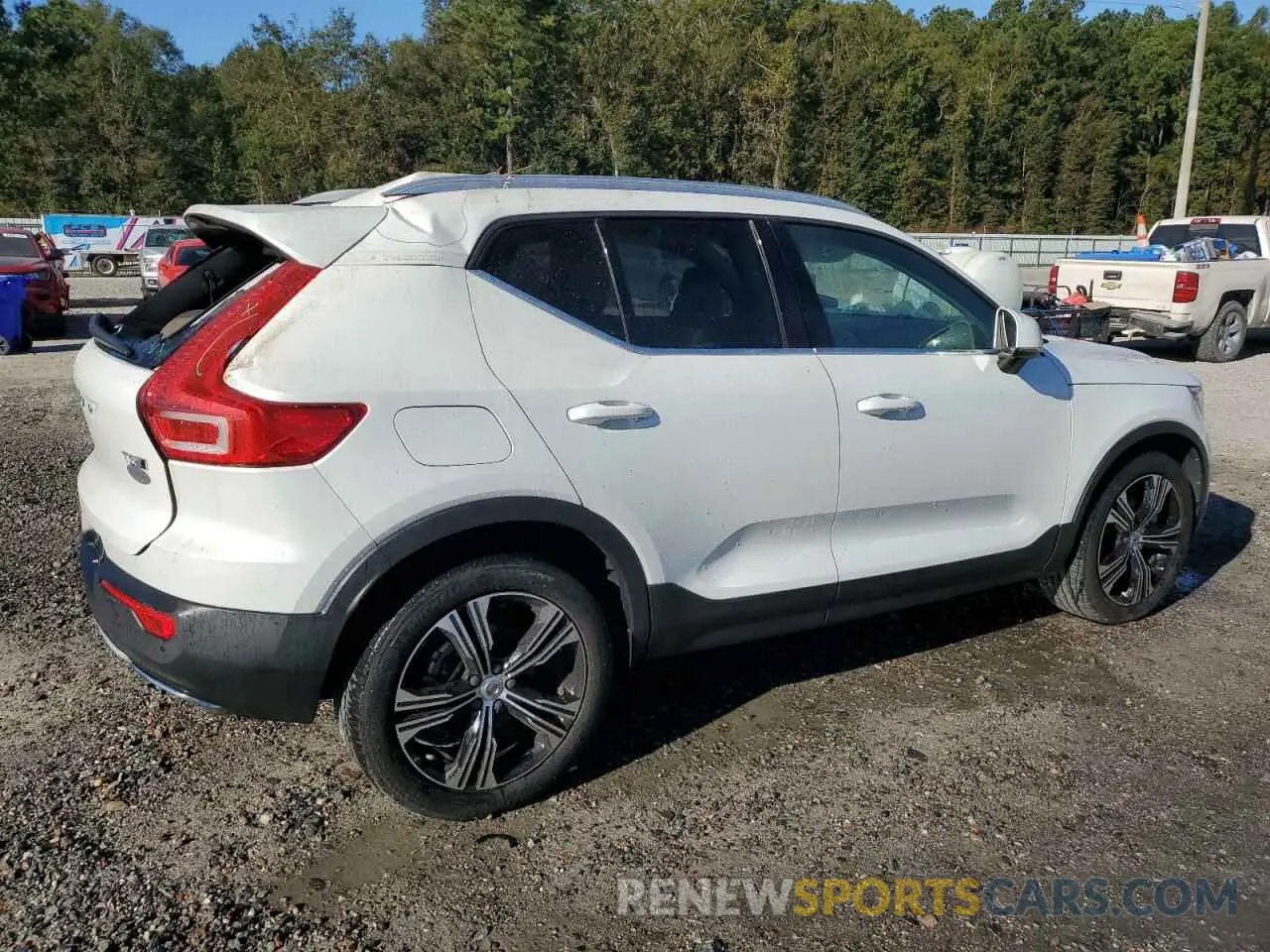 3 Photograph of a damaged car YV4162UL4L2296469 VOLVO XC40 2020