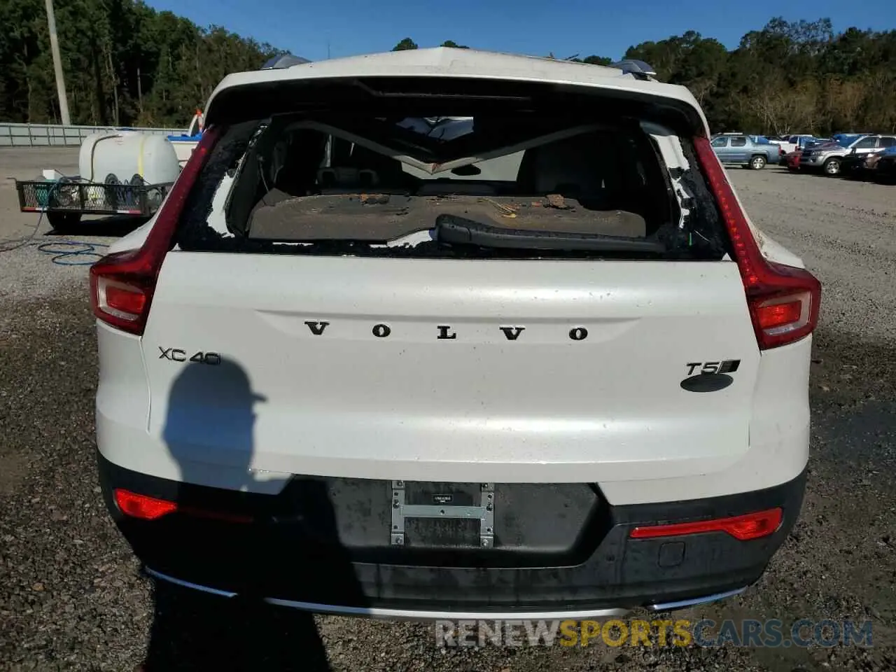 6 Photograph of a damaged car YV4162UL4L2296469 VOLVO XC40 2020