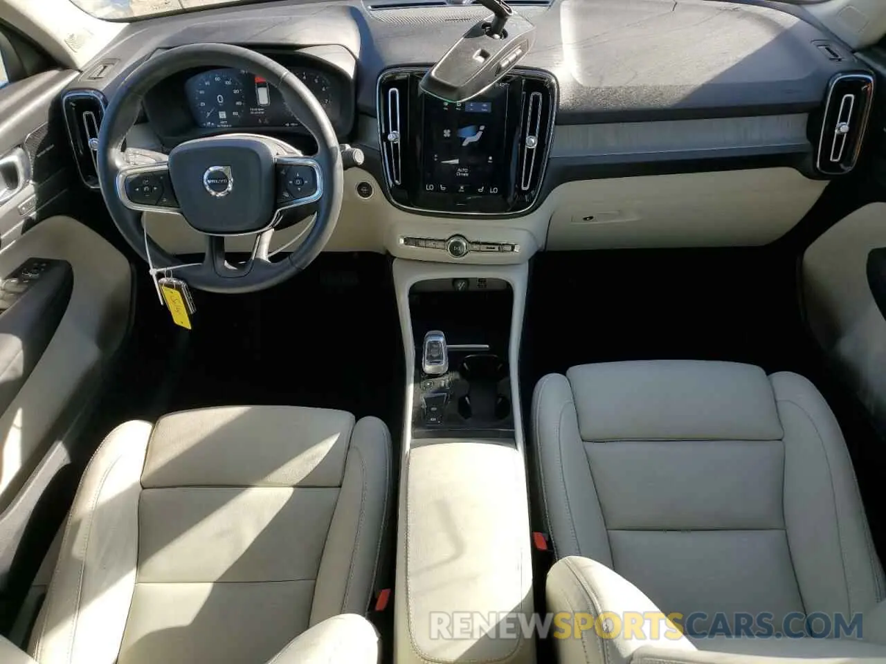 8 Photograph of a damaged car YV4162UL4L2296469 VOLVO XC40 2020