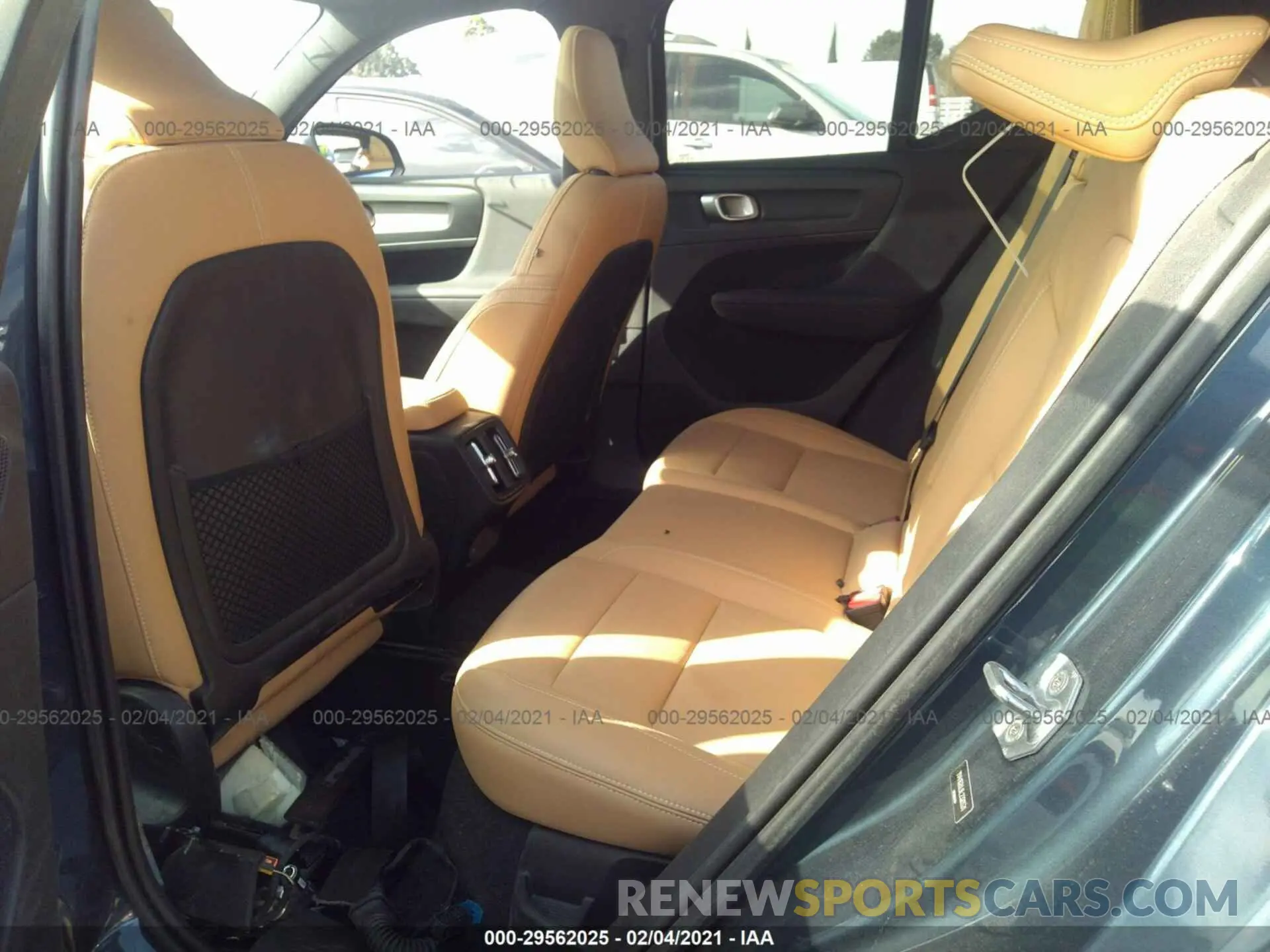 8 Photograph of a damaged car YV4162UL6L2320531 VOLVO XC40 2020