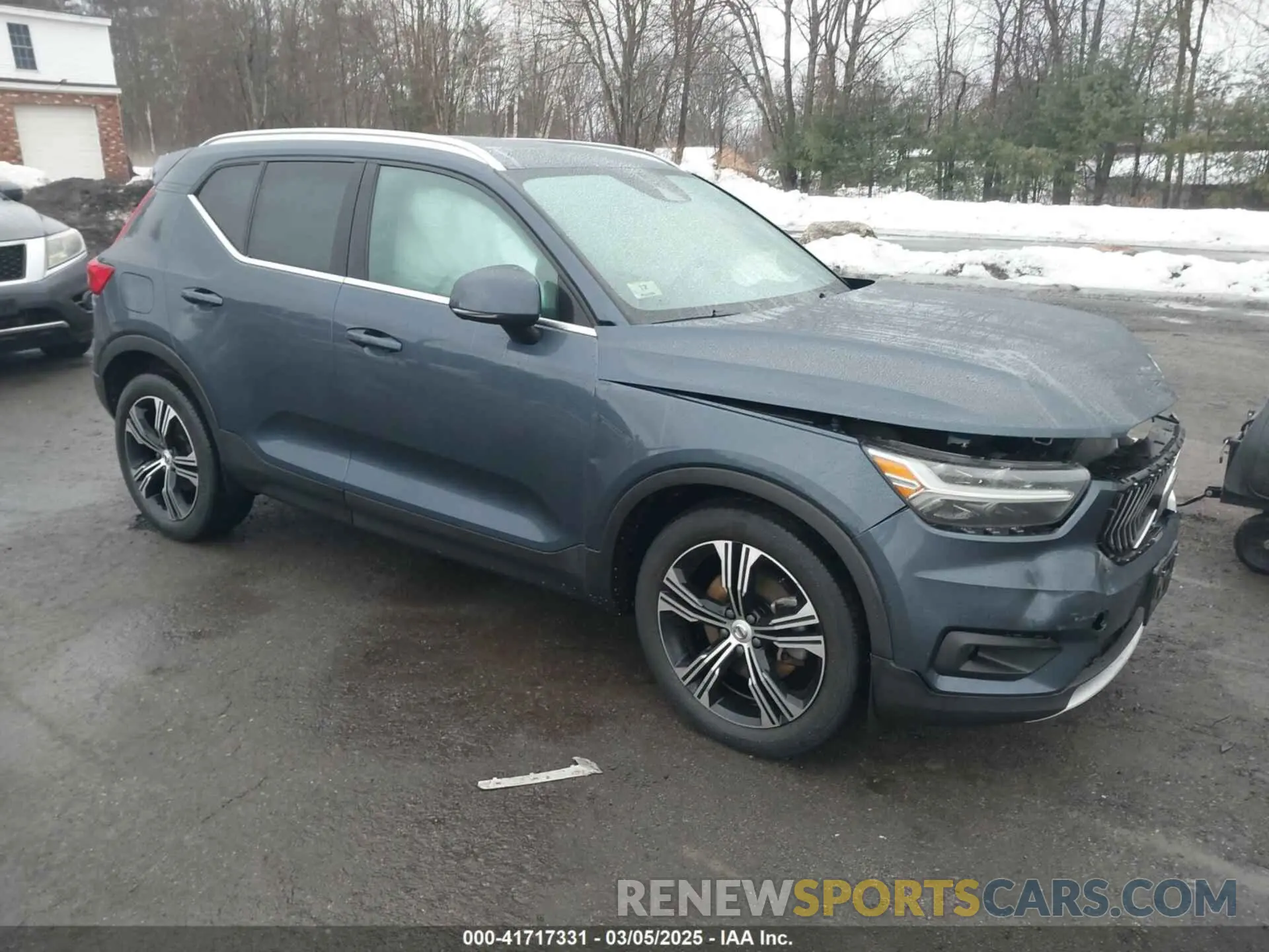 1 Photograph of a damaged car YV4162UL9L2264634 VOLVO XC40 2020