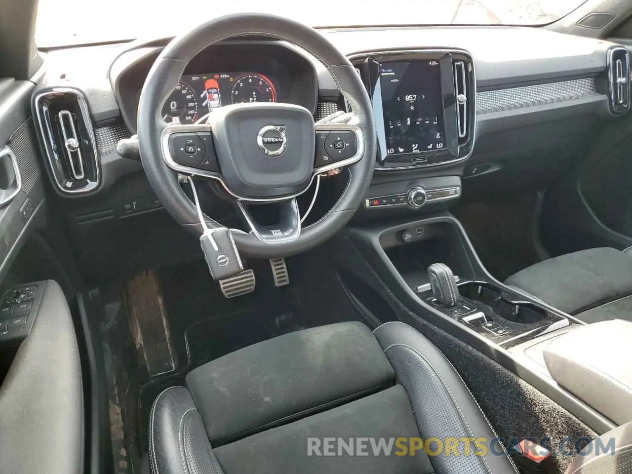 8 Photograph of a damaged car YV4162UM2L2200797 VOLVO XC40 2020