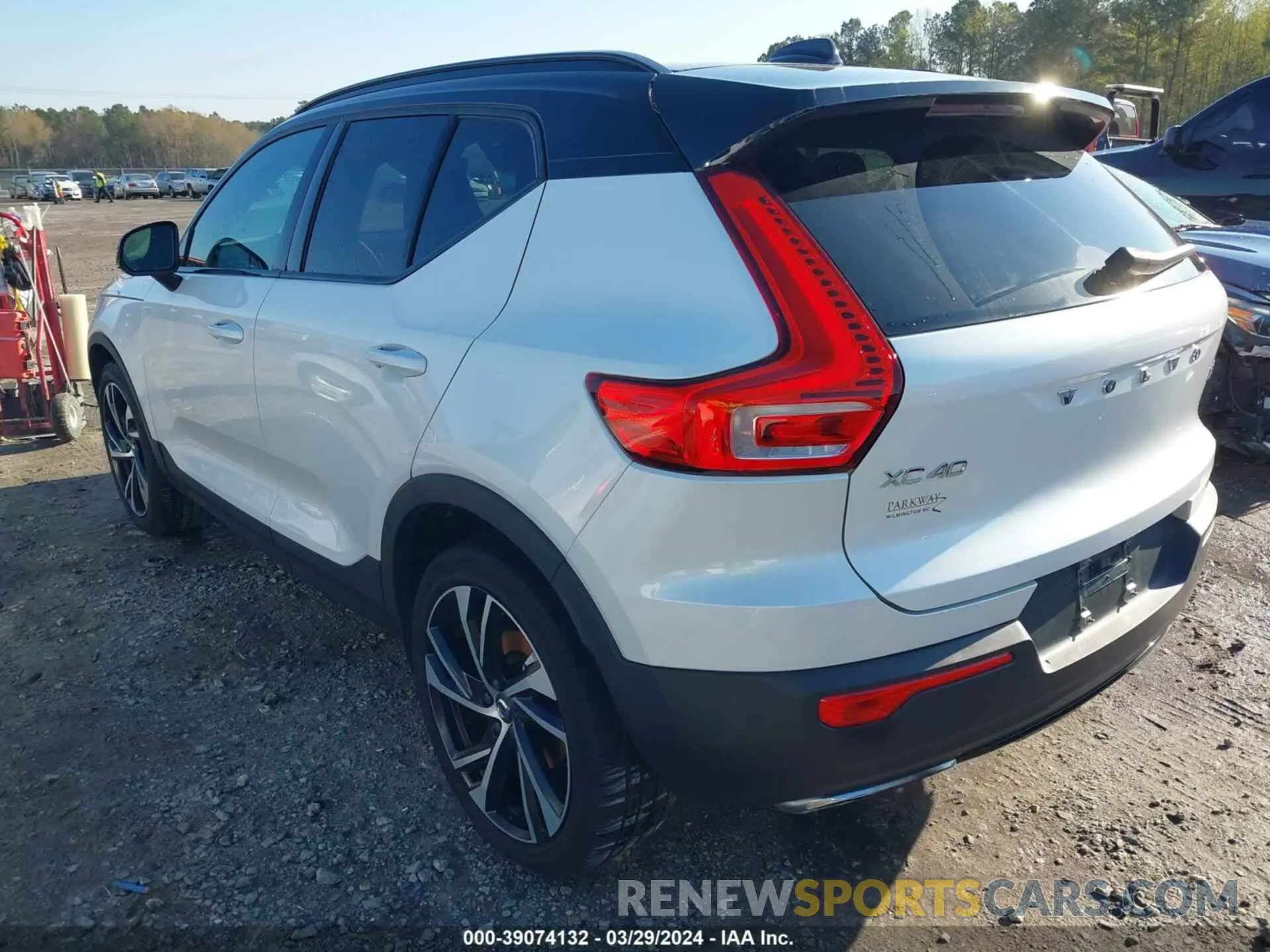 3 Фотография поврежденного автомобиля YV4162UM2L2262491 VOLVO XC40 2020