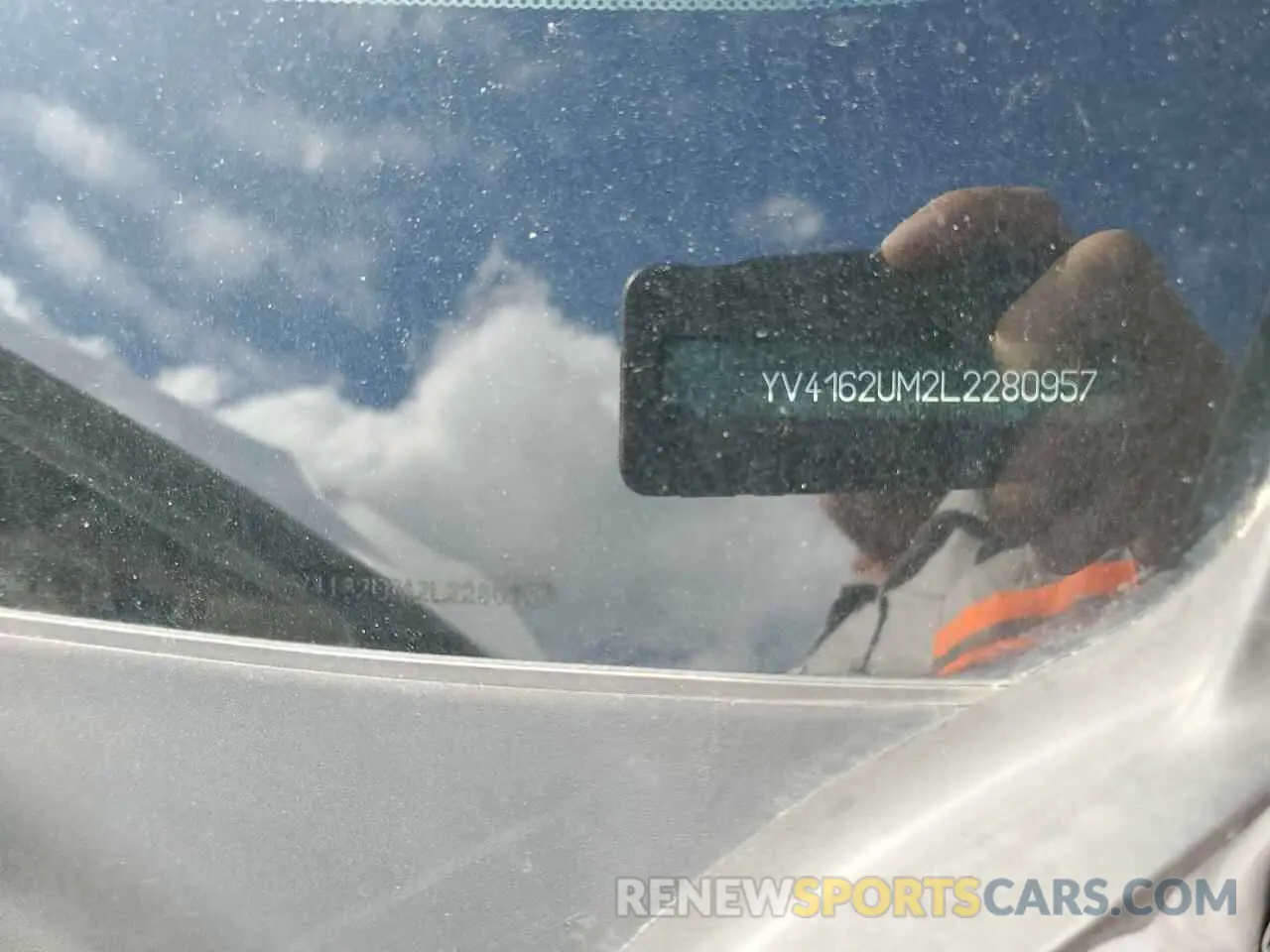 12 Photograph of a damaged car YV4162UM2L2280957 VOLVO XC40 2020