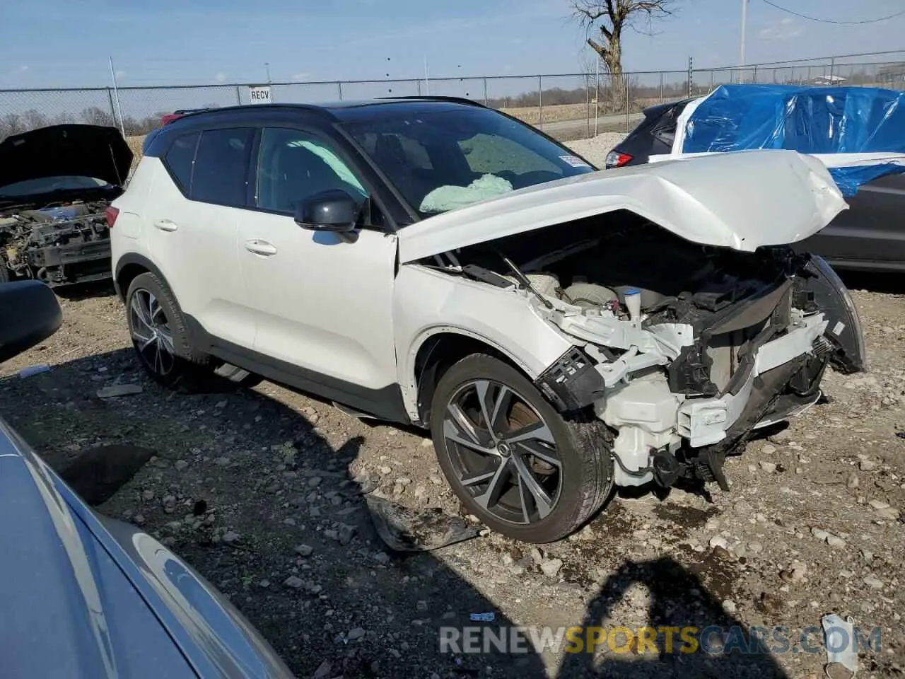 4 Photograph of a damaged car YV4162UM2L2280957 VOLVO XC40 2020
