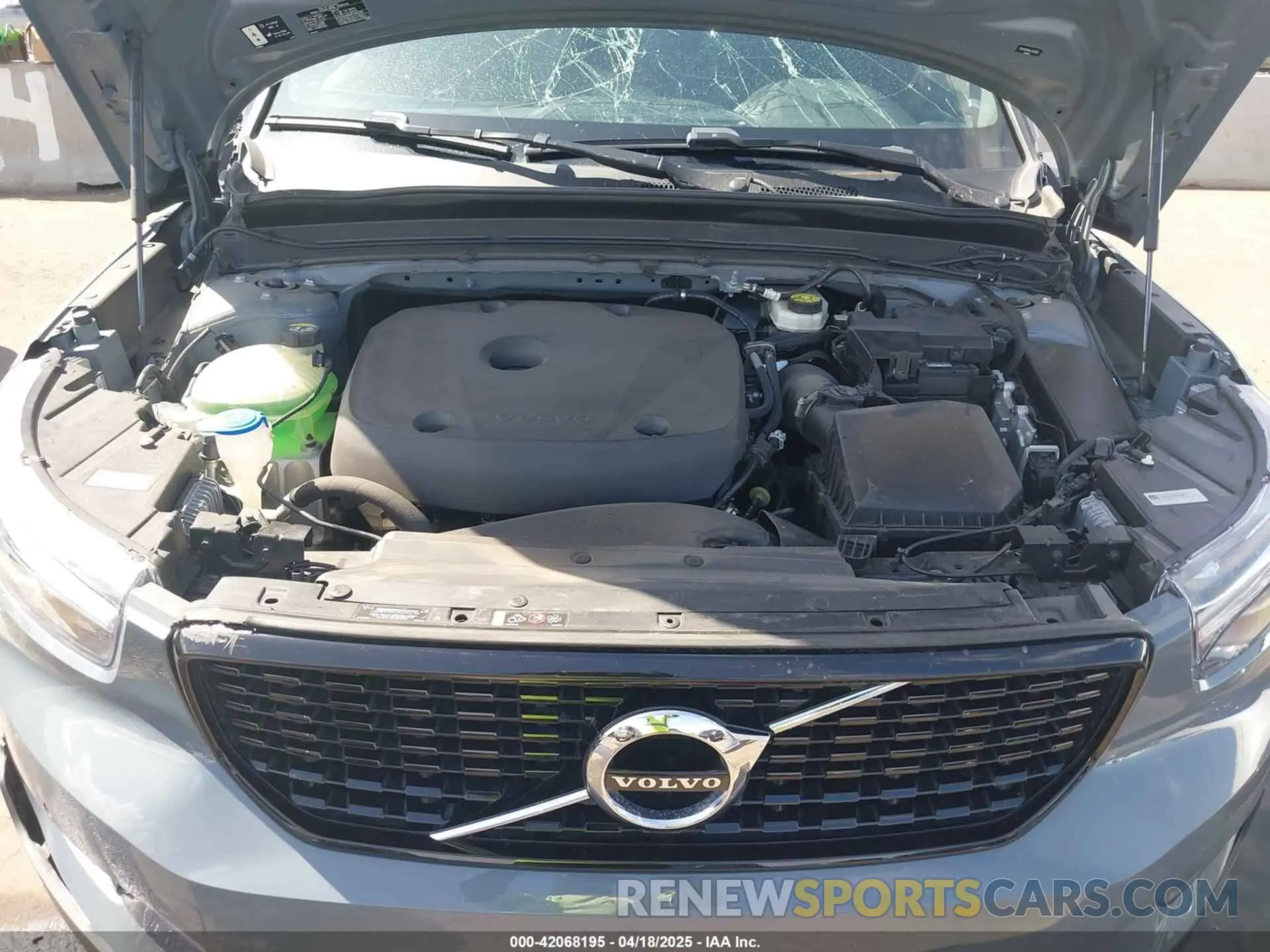 10 Фотография поврежденного автомобиля YV4162UM4L2203295 VOLVO XC40 2020