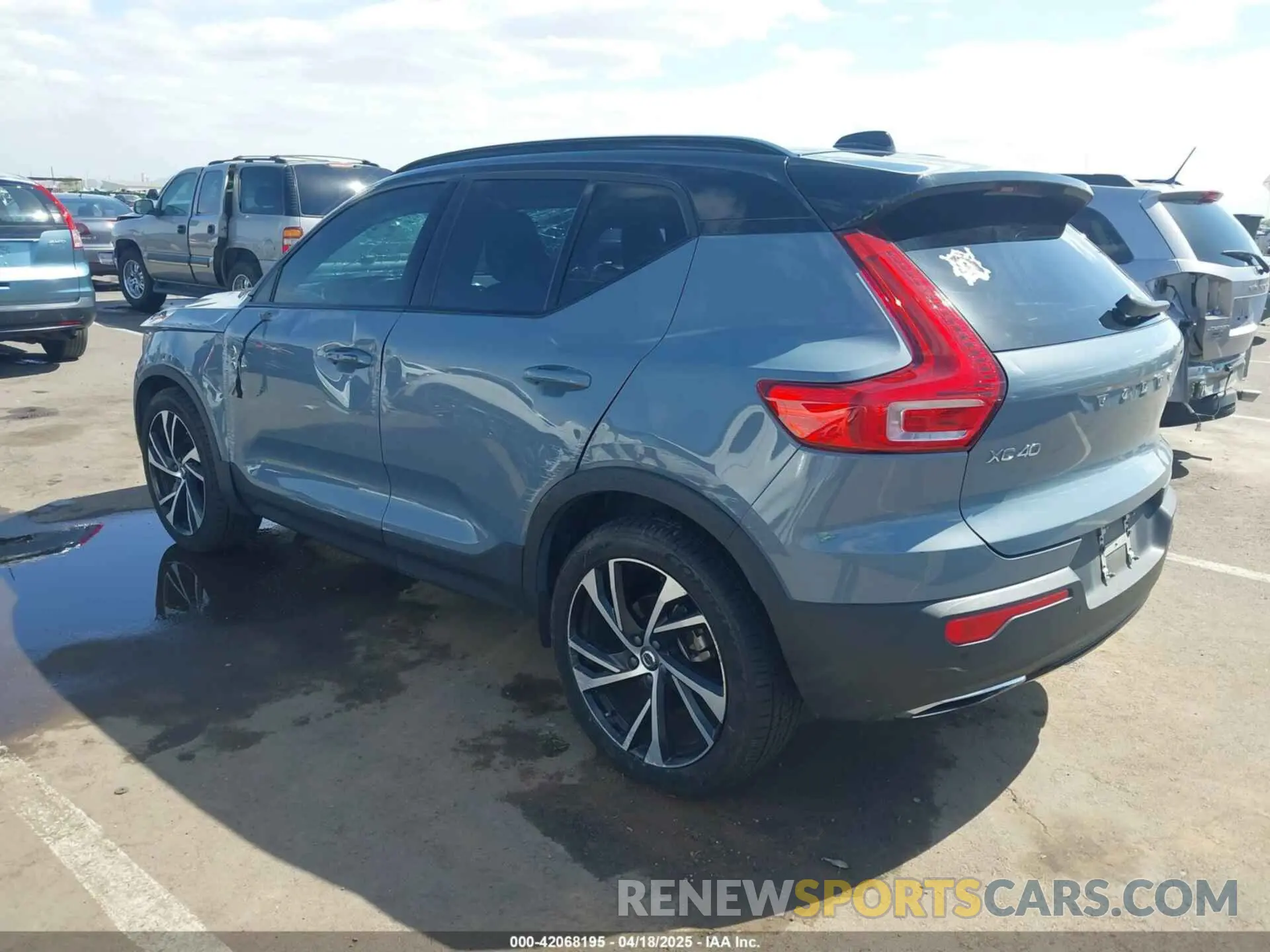 3 Фотография поврежденного автомобиля YV4162UM4L2203295 VOLVO XC40 2020