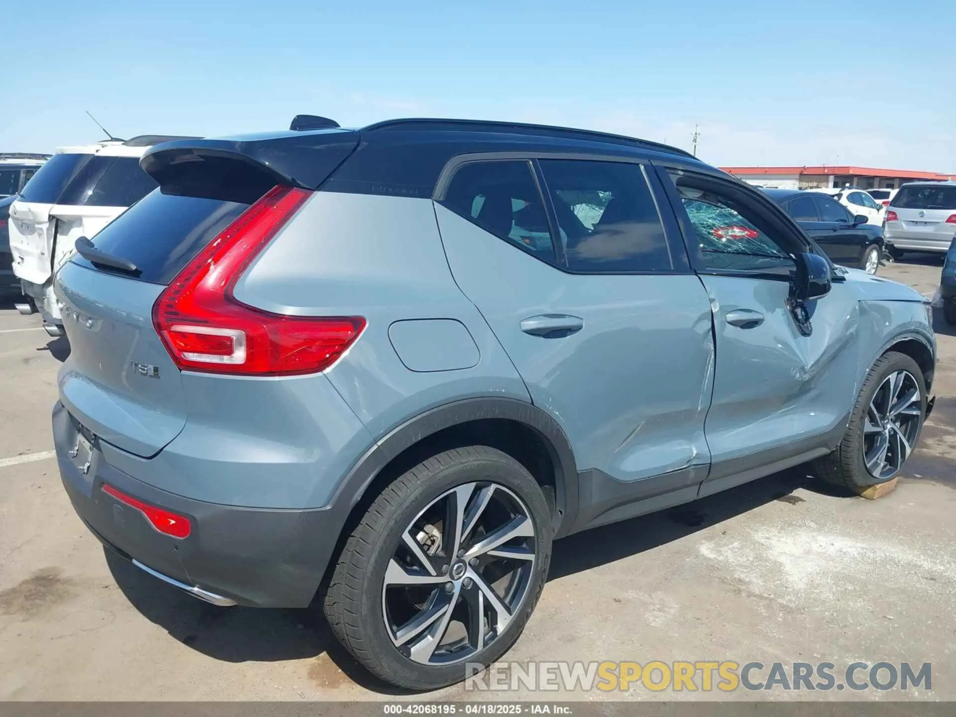 4 Фотография поврежденного автомобиля YV4162UM4L2203295 VOLVO XC40 2020