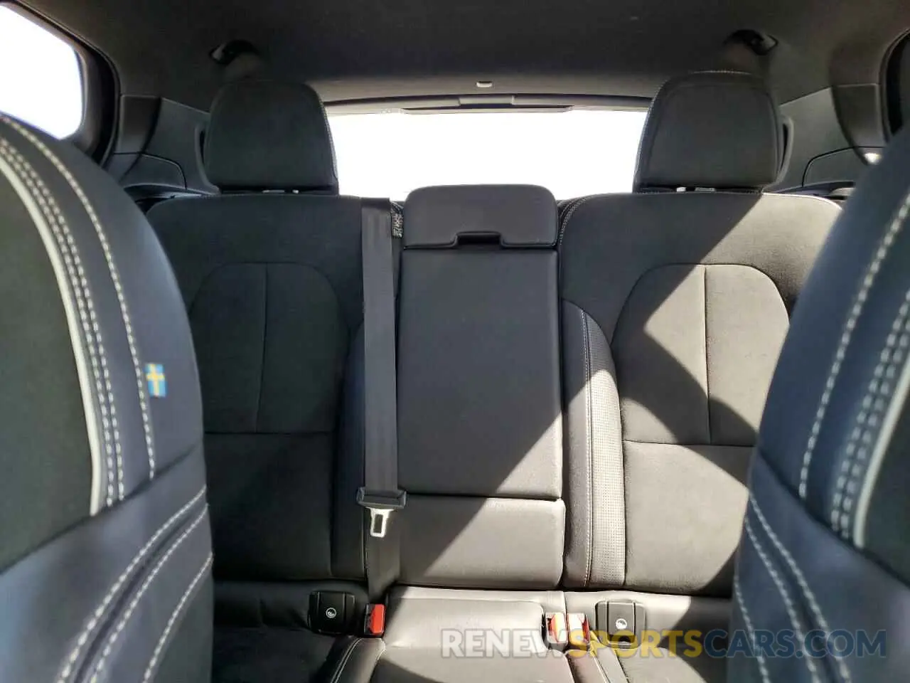 10 Photograph of a damaged car YV4162UM4L2329902 VOLVO XC40 2020